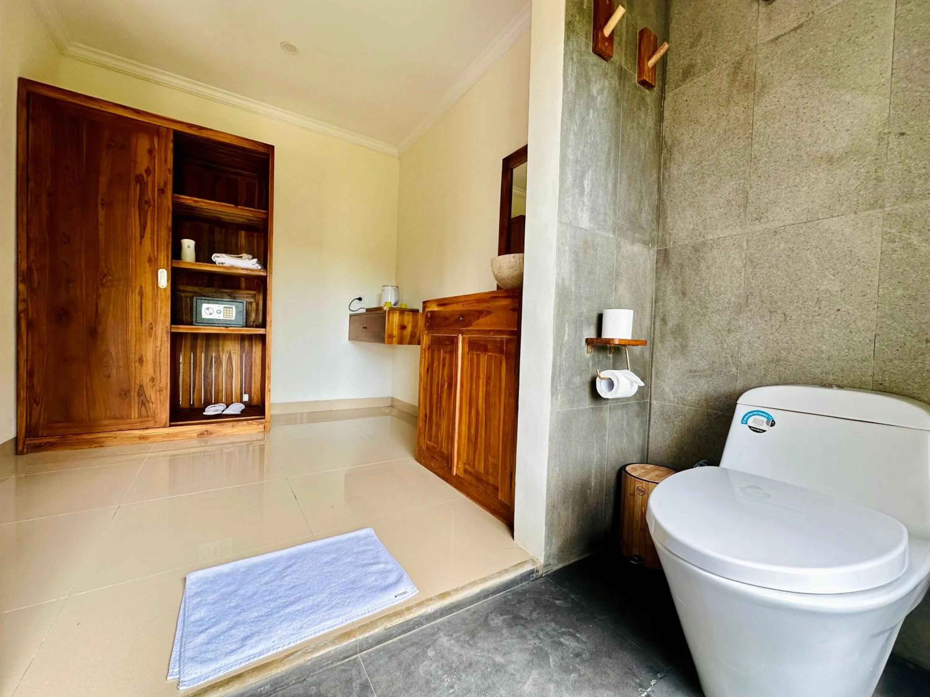 Toilet in Green Coco Suite