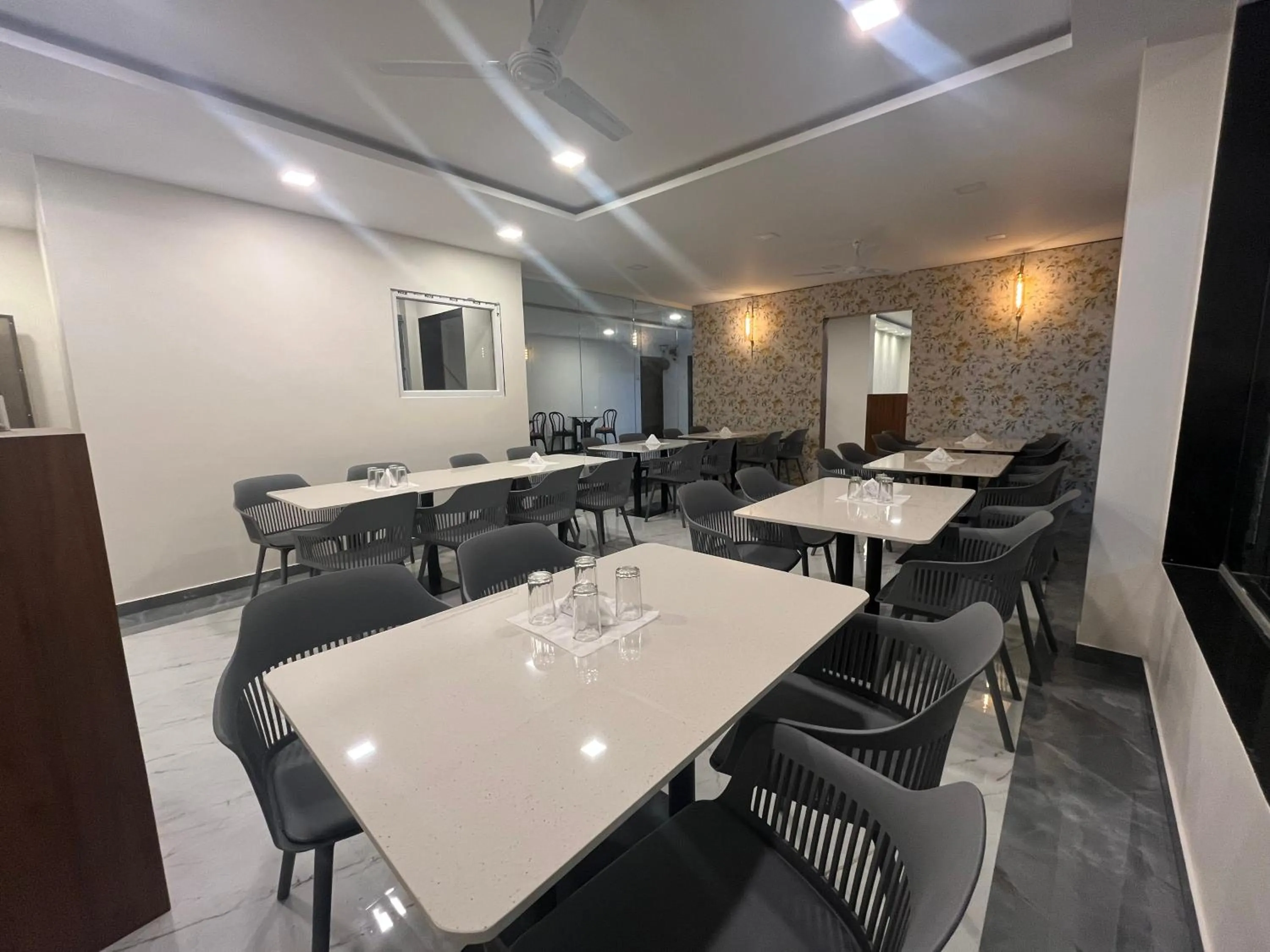 Restaurant/places to eat in Gugal Bliss