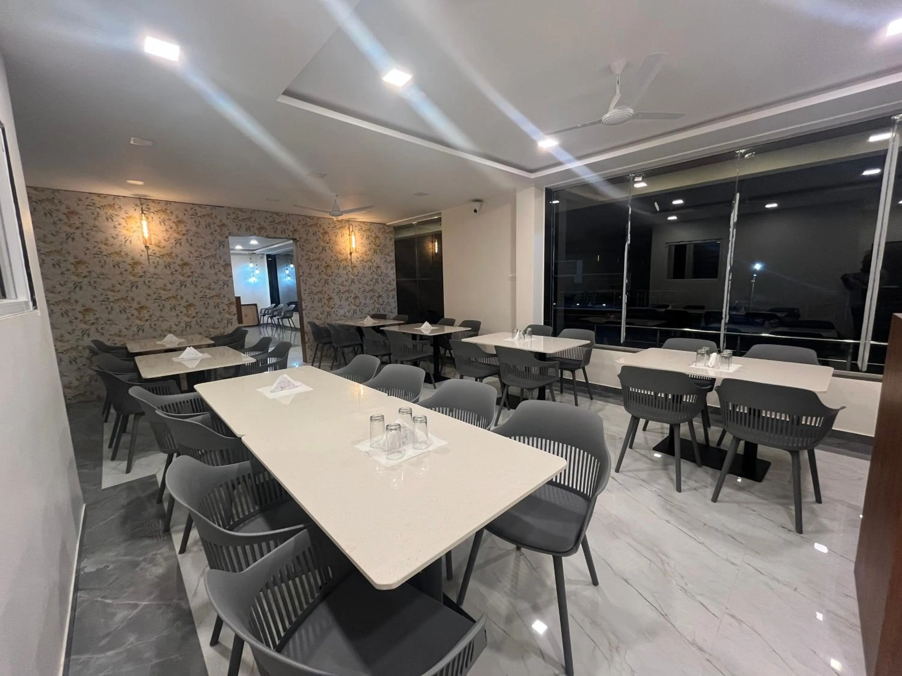 Restaurant/places to eat in Gugal Bliss