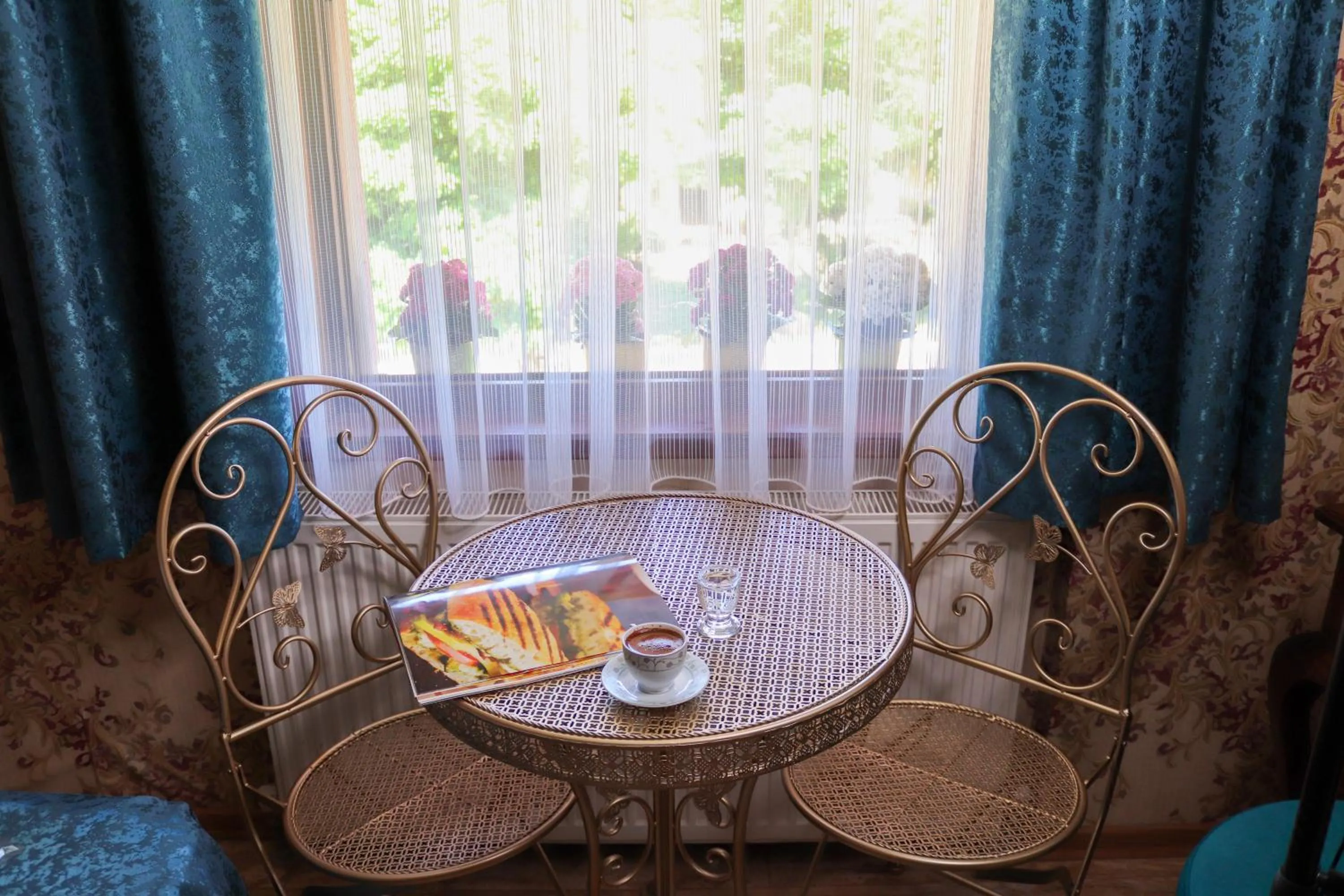 Seating area in Doruk Hotel