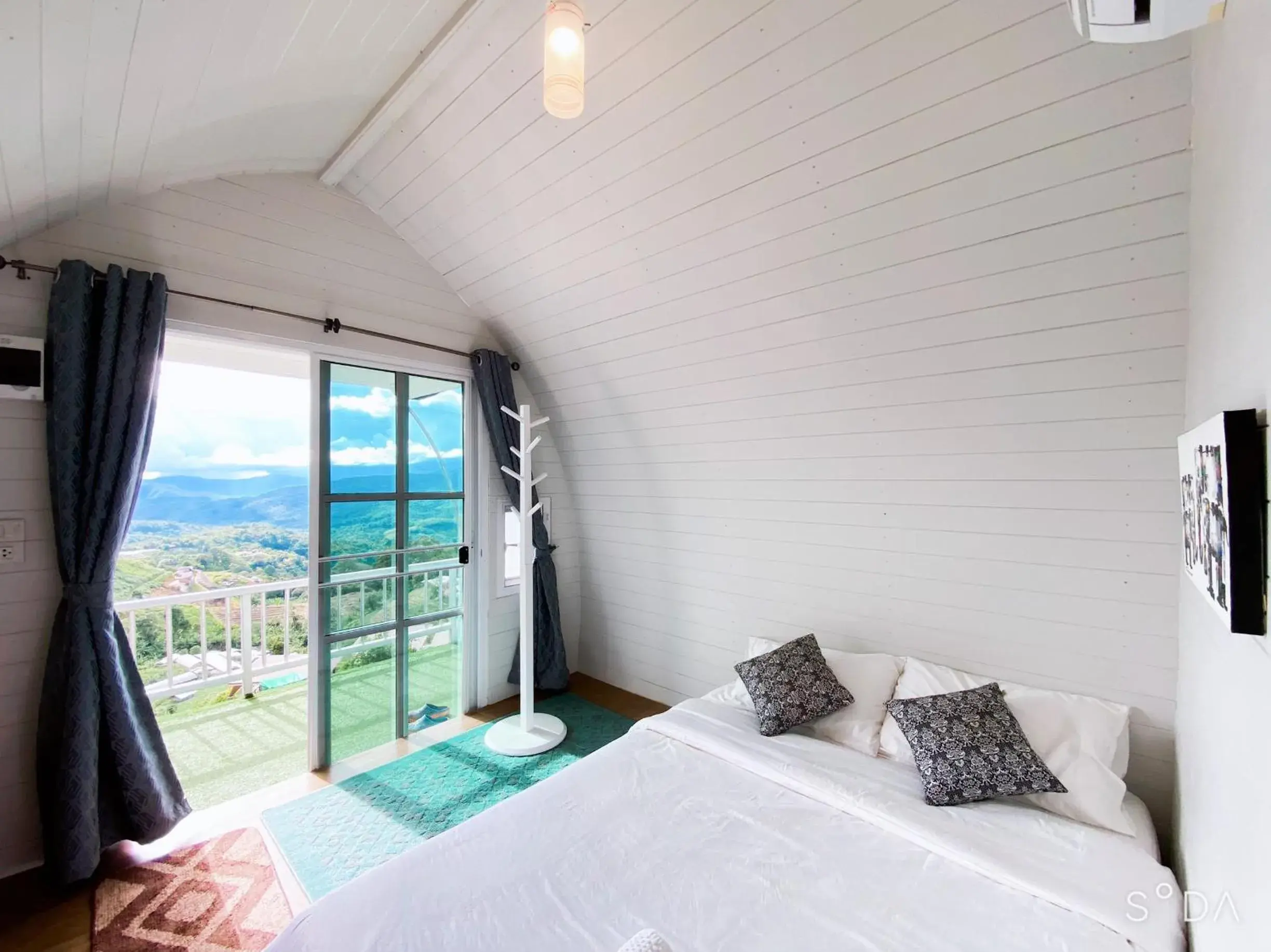 Bed in Mon Jam Memory Camp Bed in Mon Jam Memory Camp