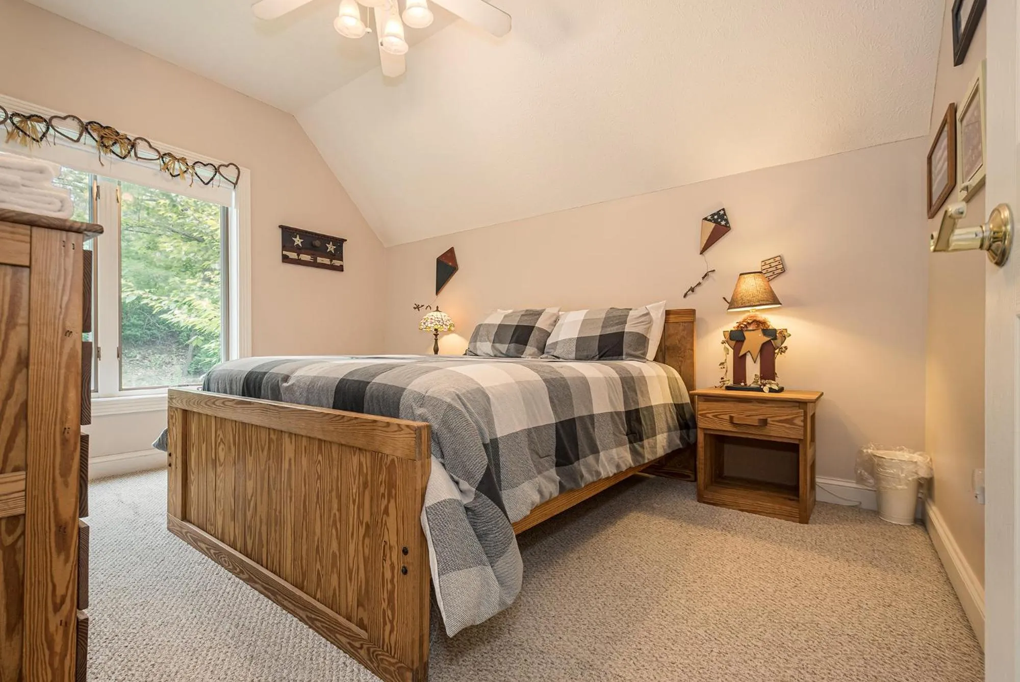 Property building, Bed in Loch Haven