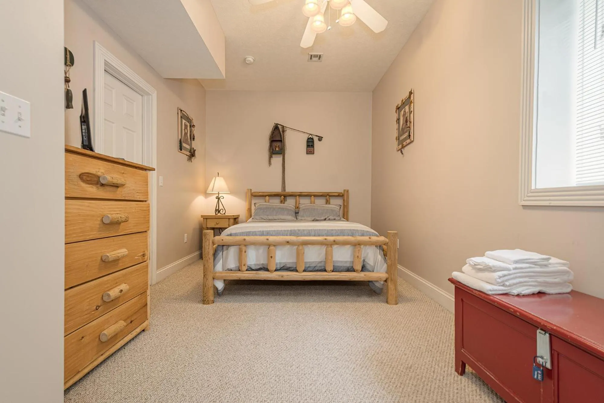 Property building, Bed in Loch Haven