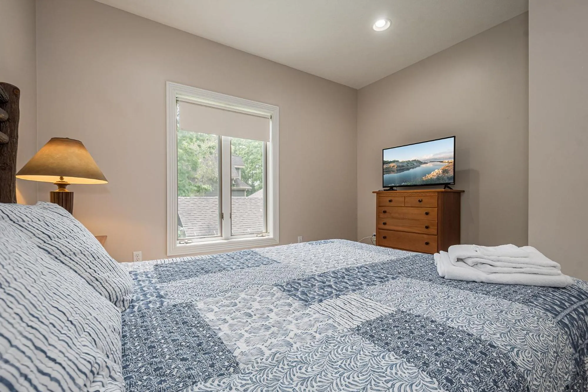 Property building, Bed in Loch Haven