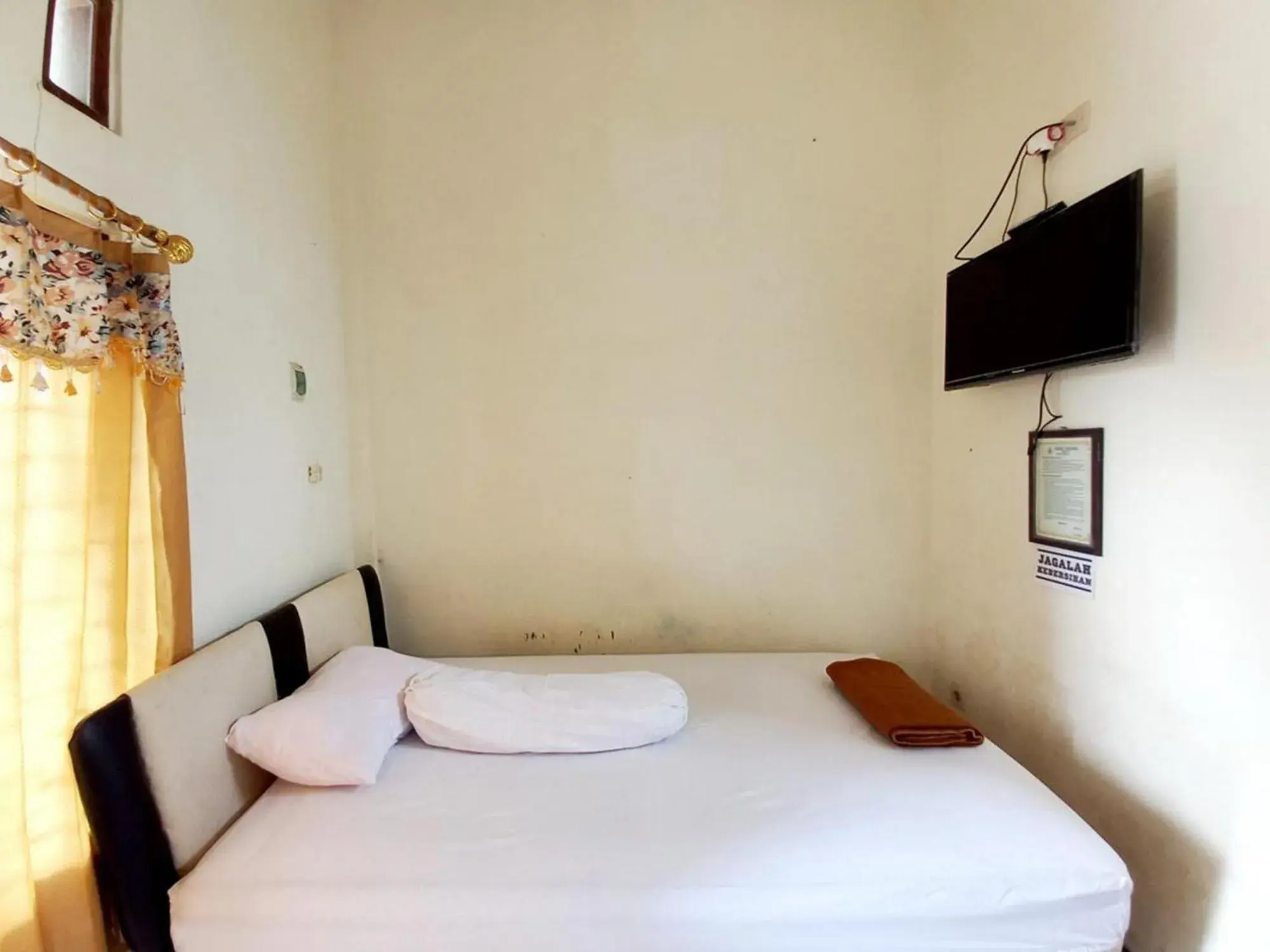 Bed in Griya Juanda Syariah near RS Dharma Husada Probolinggo Mitra RedDoorz Bed in Griya Juanda Syariah near RS Dharma Husada Probolinggo Mitra RedDoorz