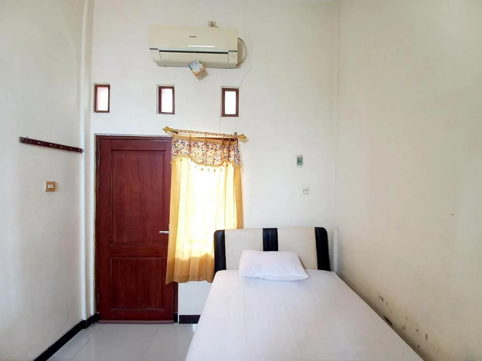 Bed in Griya Juanda Syariah near RS Dharma Husada Probolinggo Mitra RedDoorz Bed in Griya Juanda Syariah near RS Dharma Husada Probolinggo Mitra RedDoorz