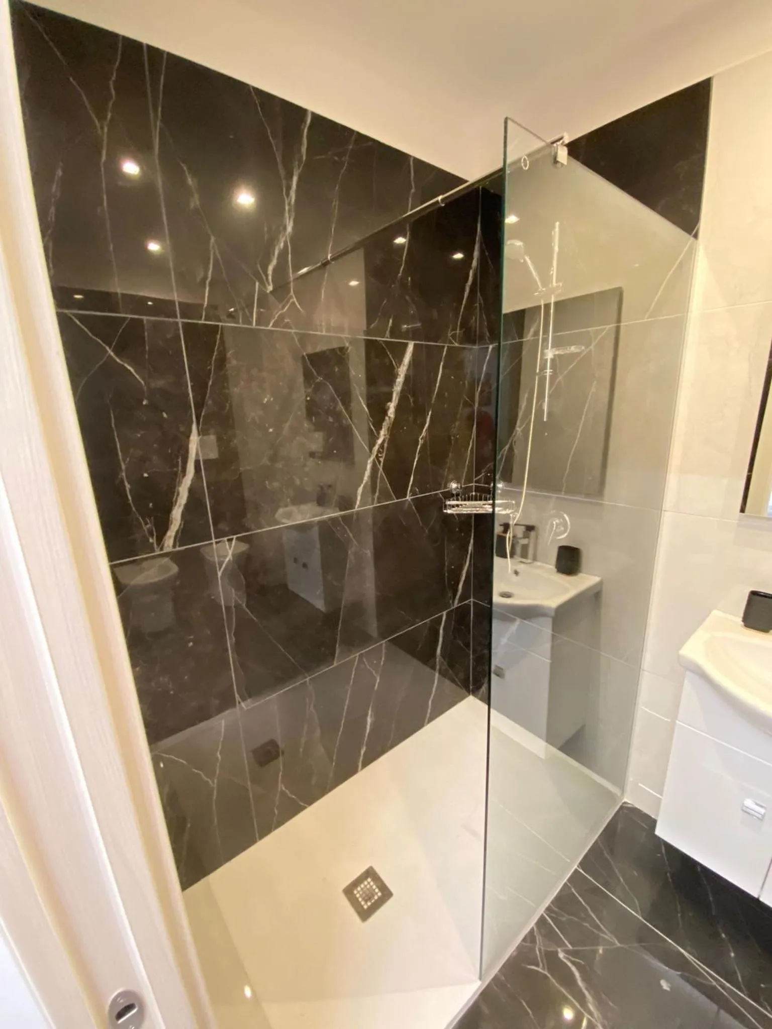 Bathroom in M&M rooms Margherita di Savoia