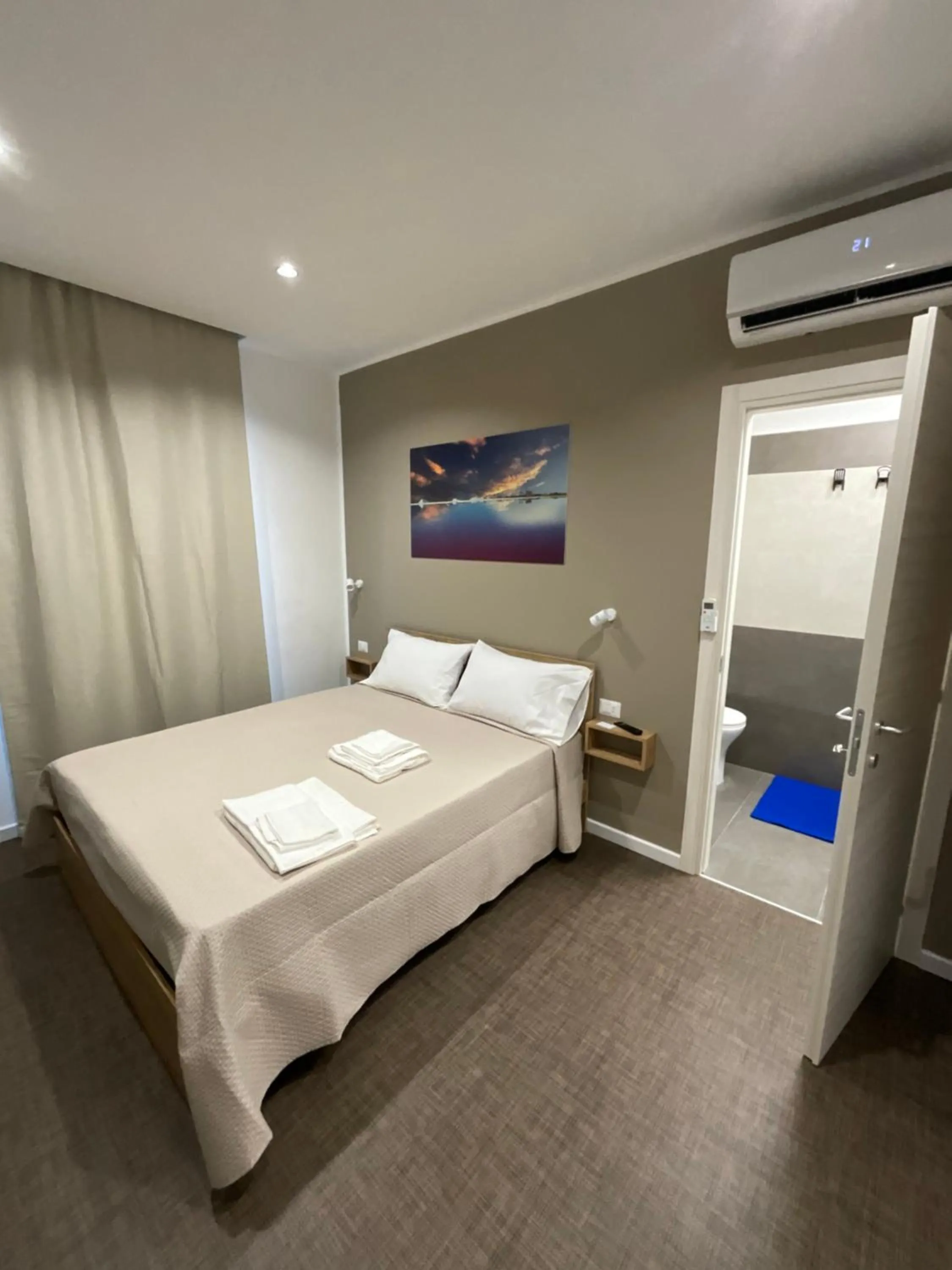 Bed in M&M rooms Margherita di Savoia