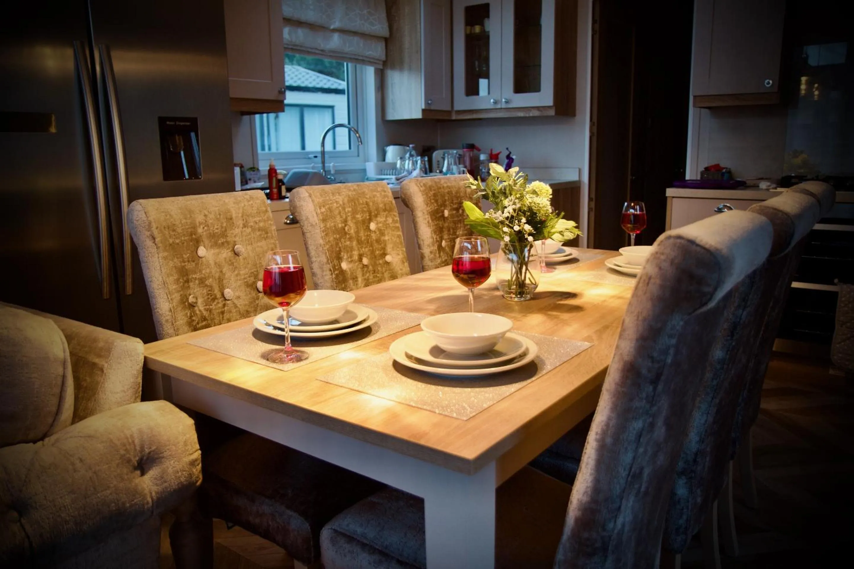 Dining area in Lula Lodge