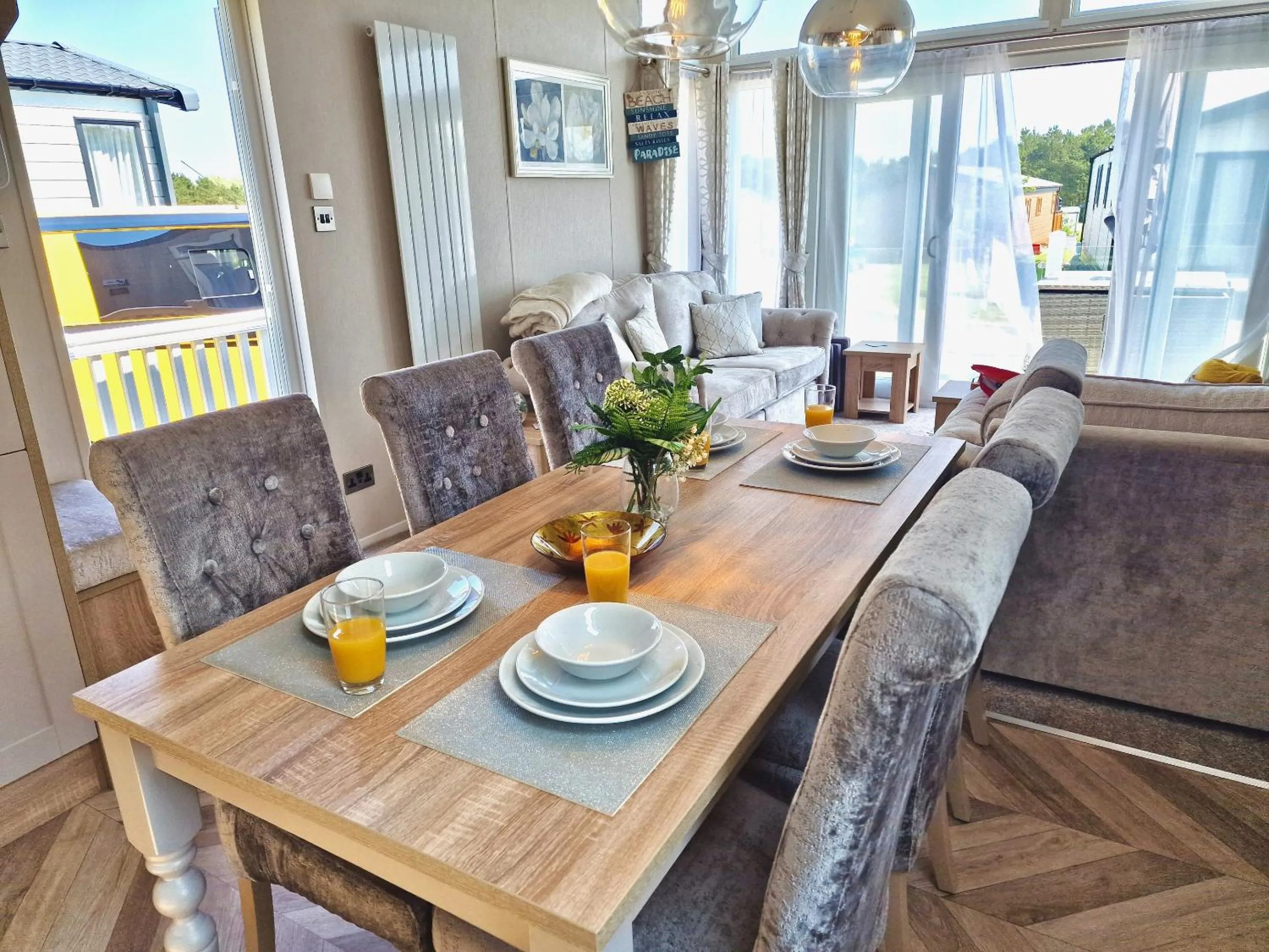 Dining area in Lula Lodge