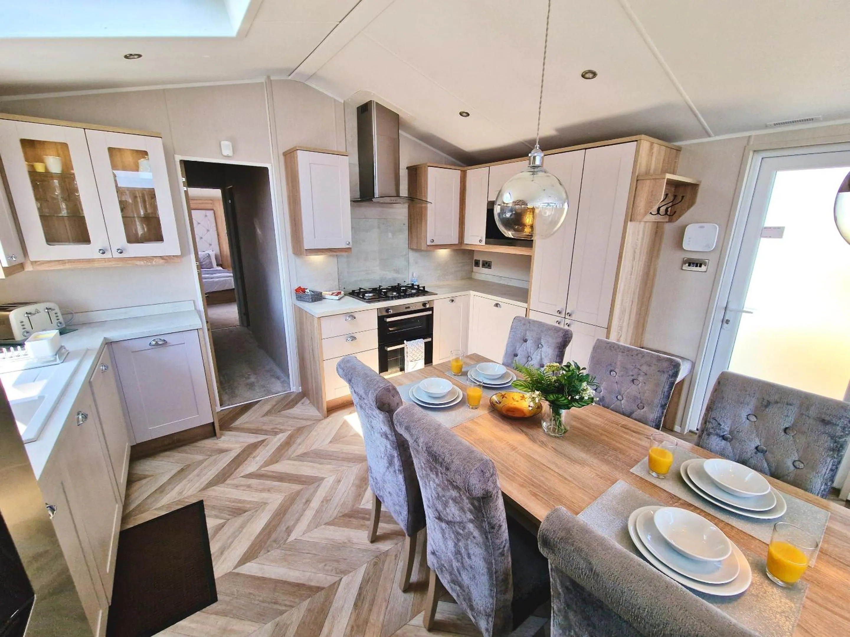 Kitchen or kitchenette in Lula Lodge