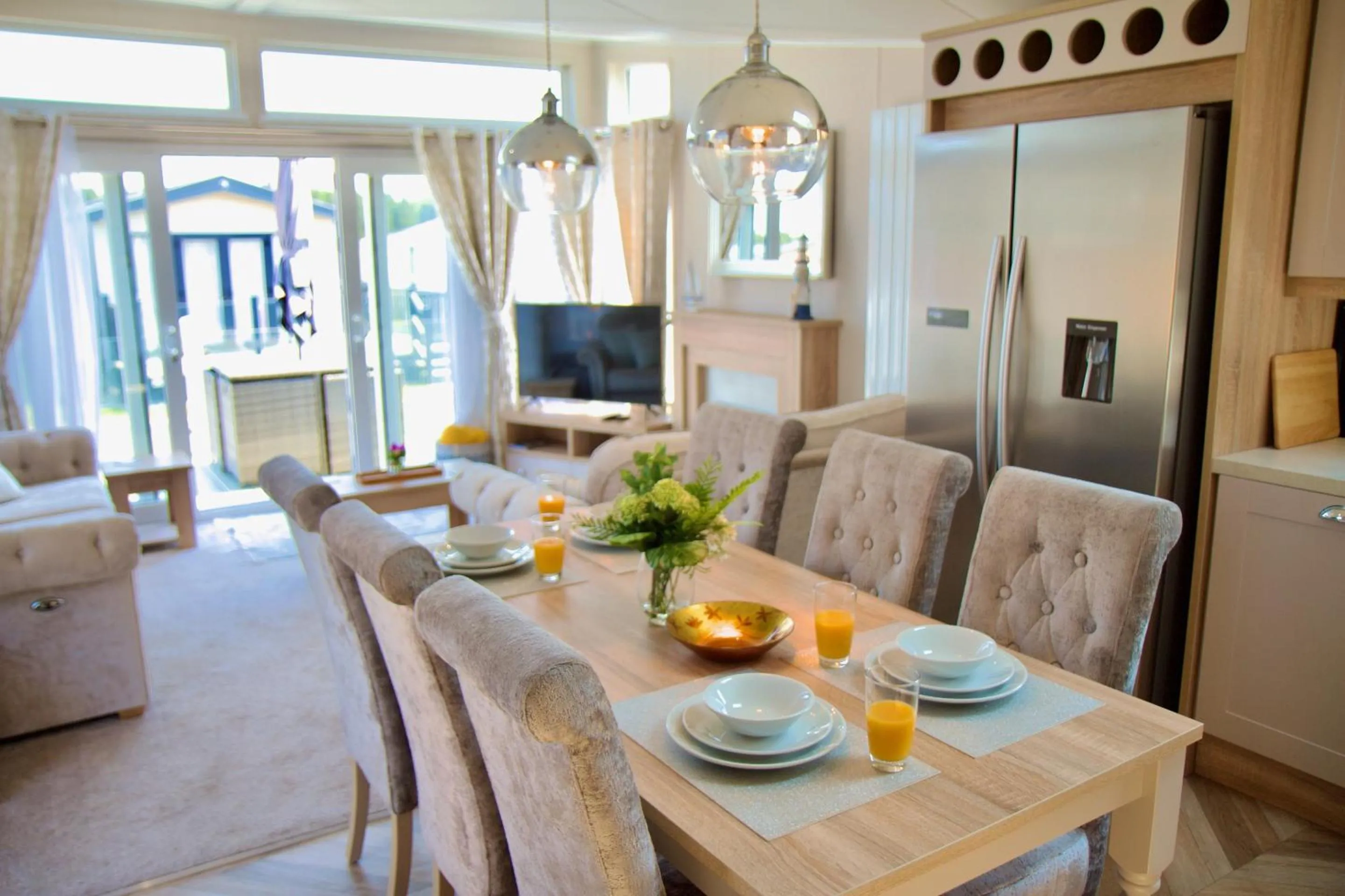 Dining area in Lula Lodge