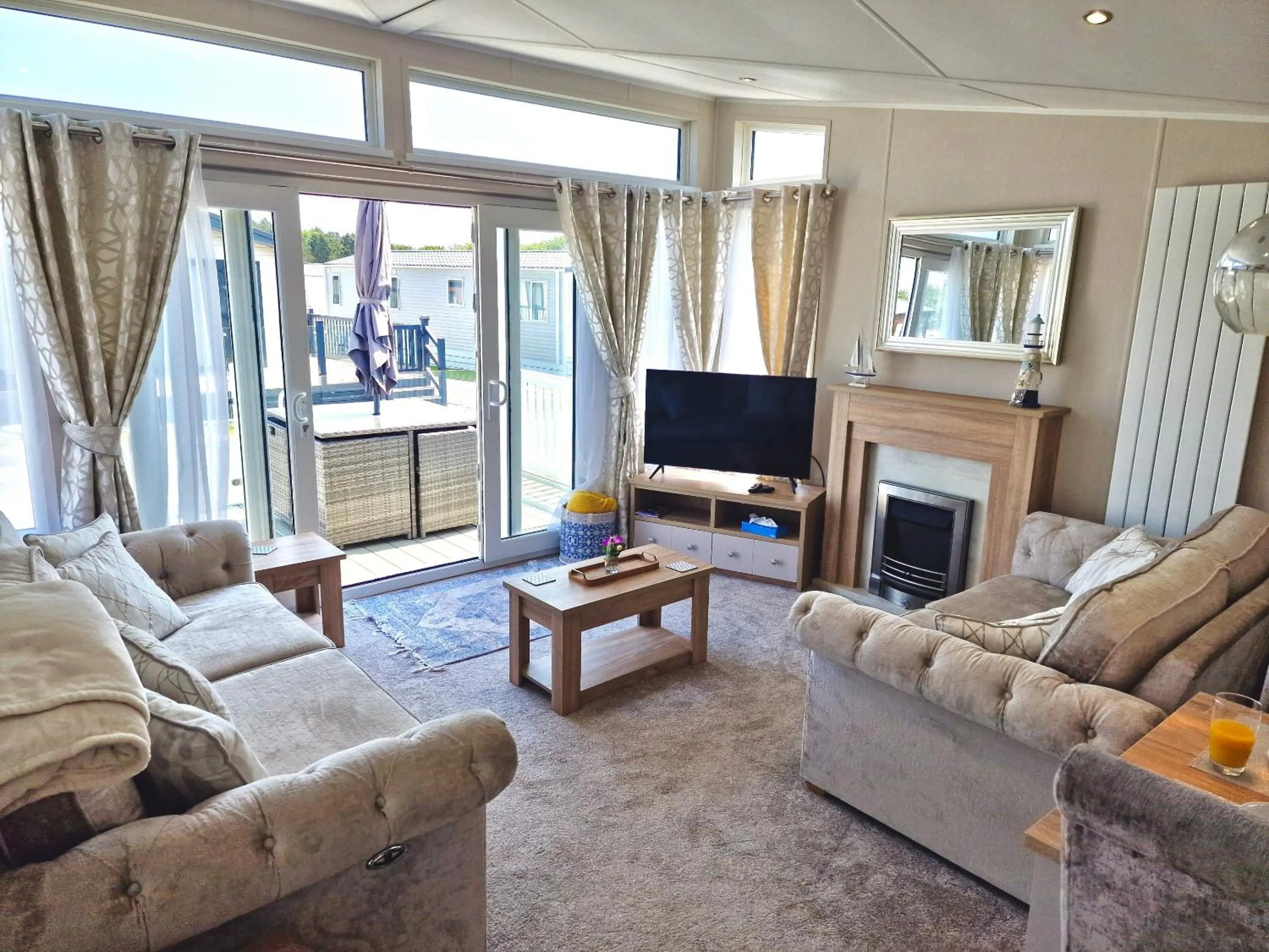 Living room in Lula Lodge