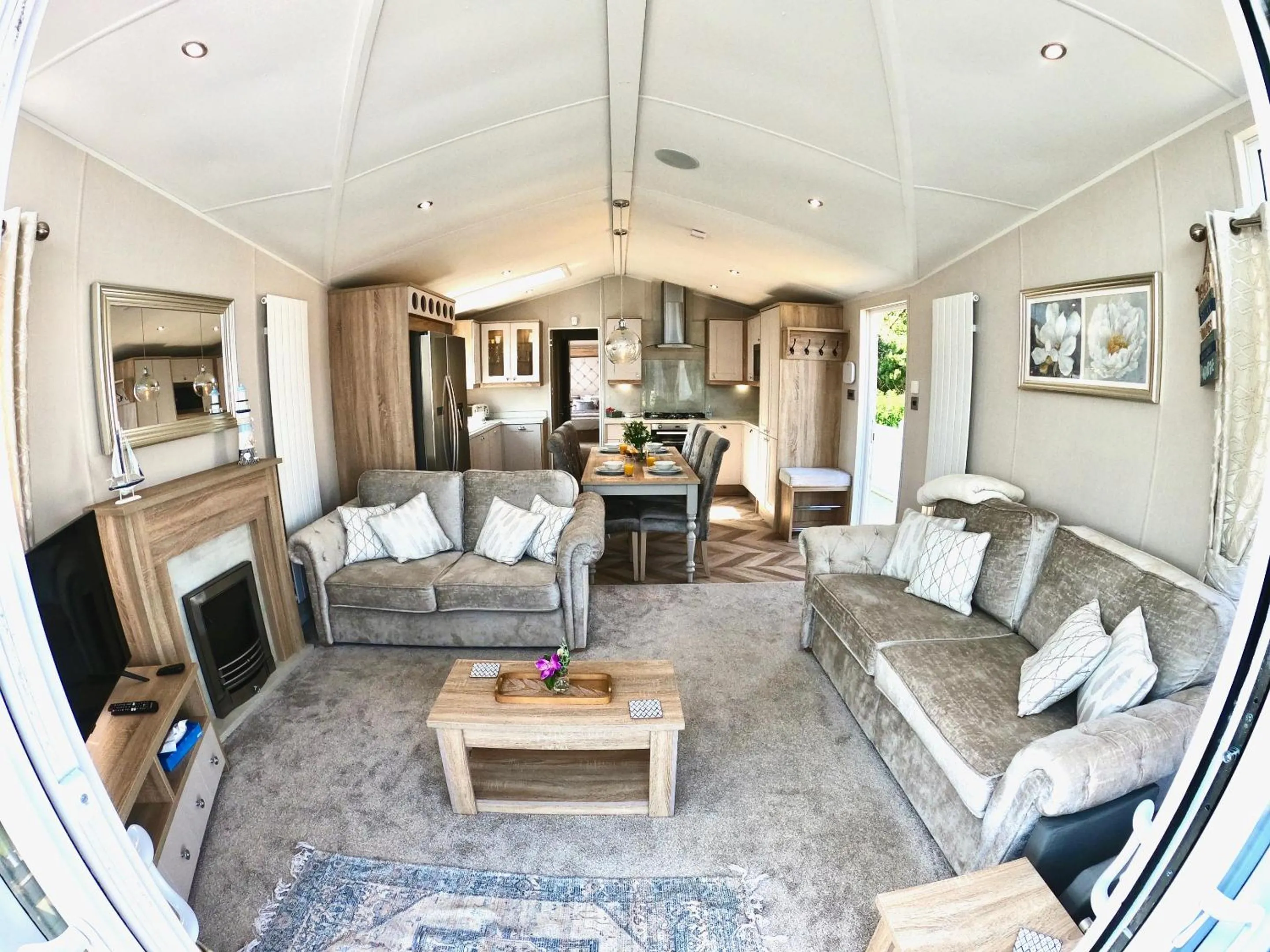 Living room in Lula Lodge