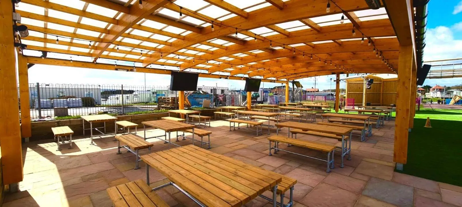 Dining area in Lula Lodge