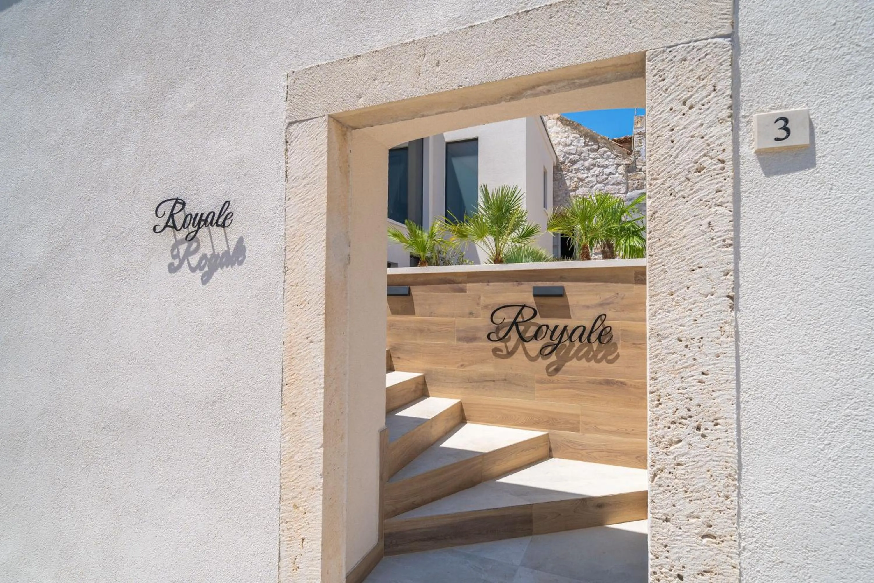 Facade/entrance in Apartments Villa Royale