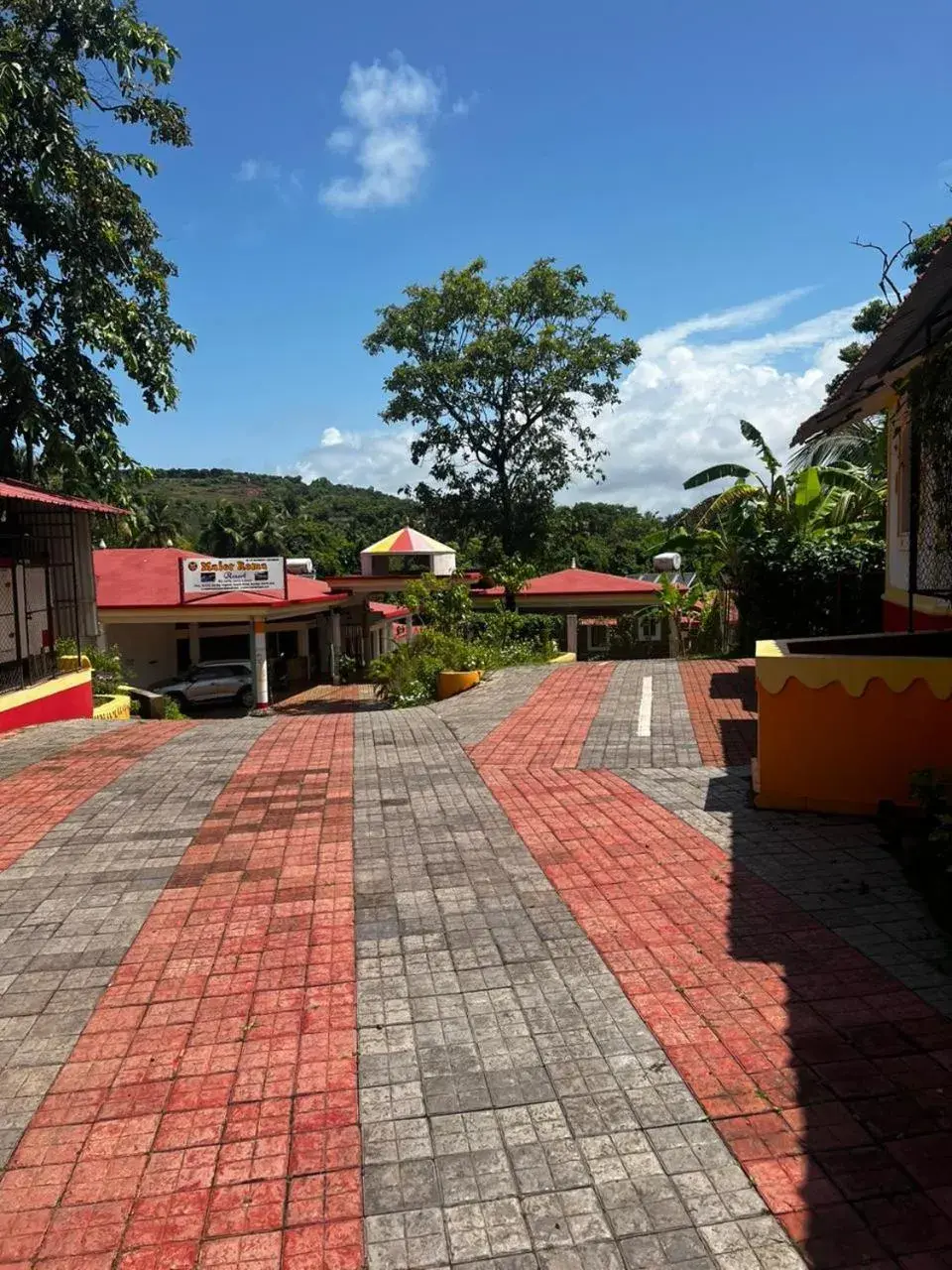 Property building in Maior Roma by Jolly Jolly Lester Property building in Maior Roma by Jolly Jolly Lester