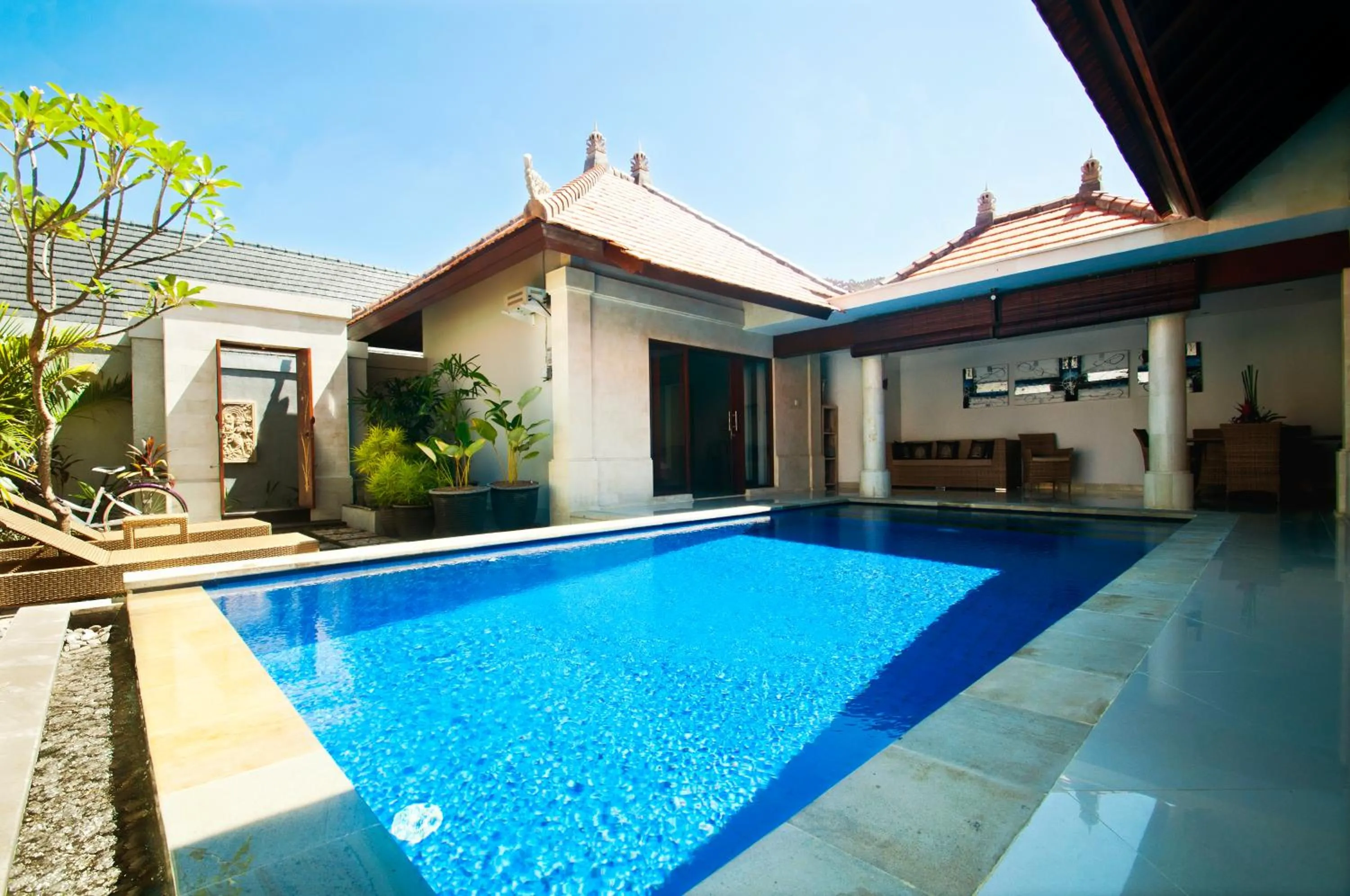 Swimming pool in Taman Kesari Villas