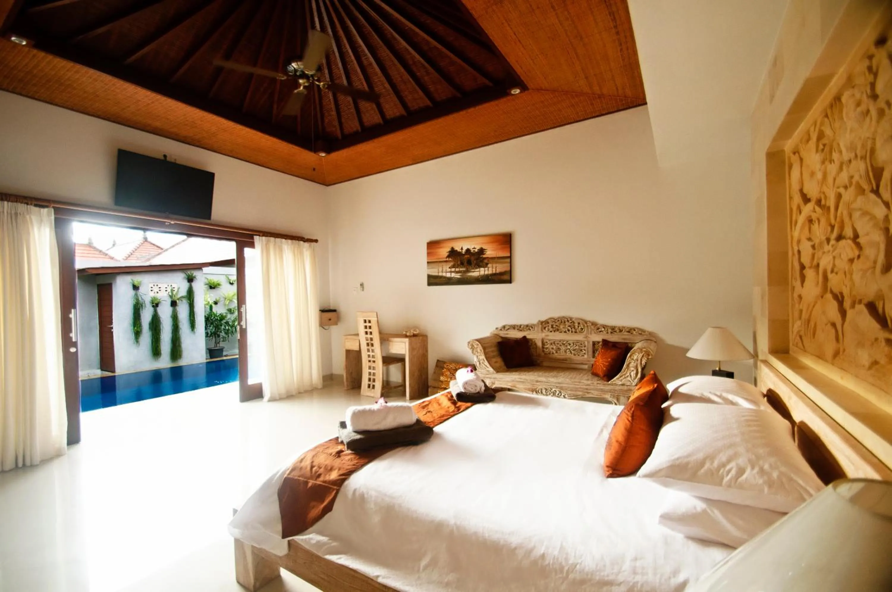 Photo of the whole room, Bed in Taman Kesari Villas