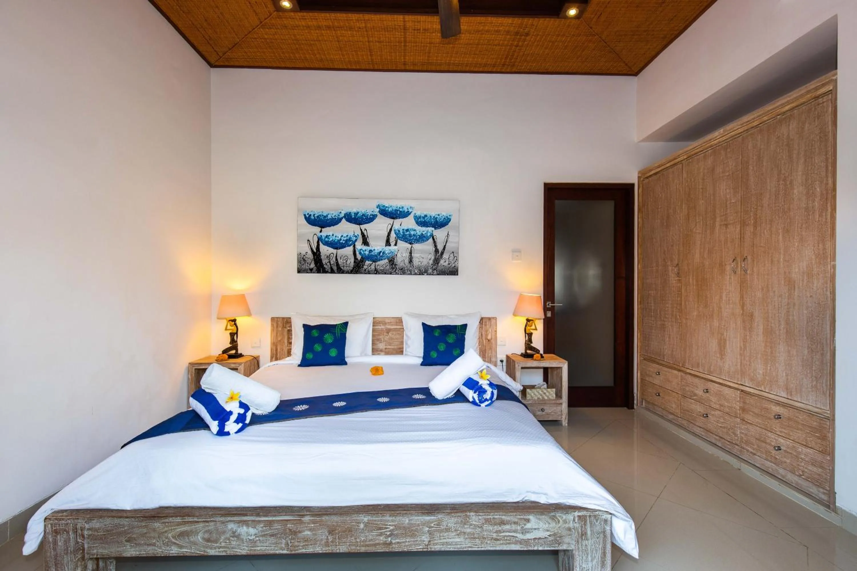 Bed in Taman Kesari Villas