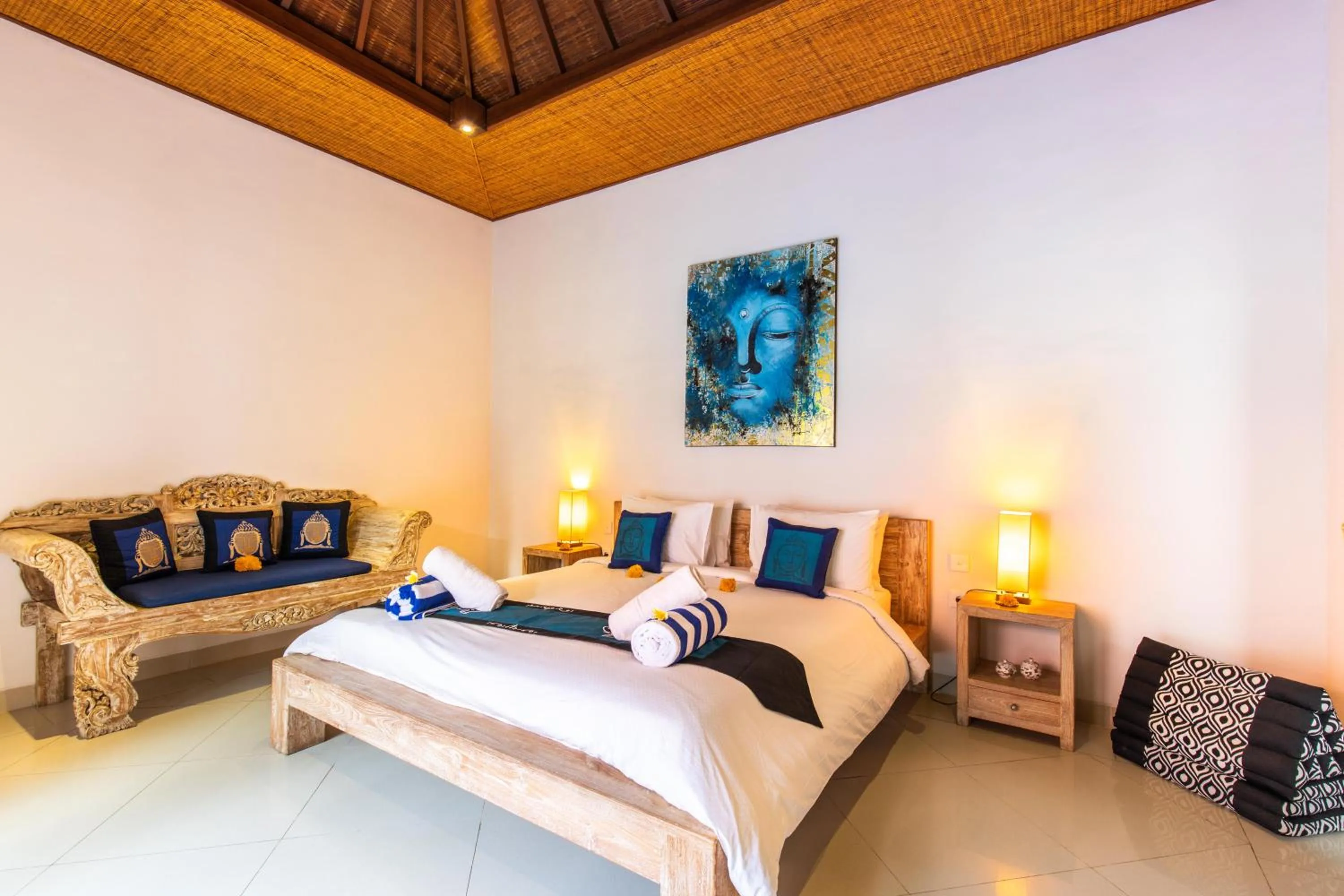 Bed in Taman Kesari Villas