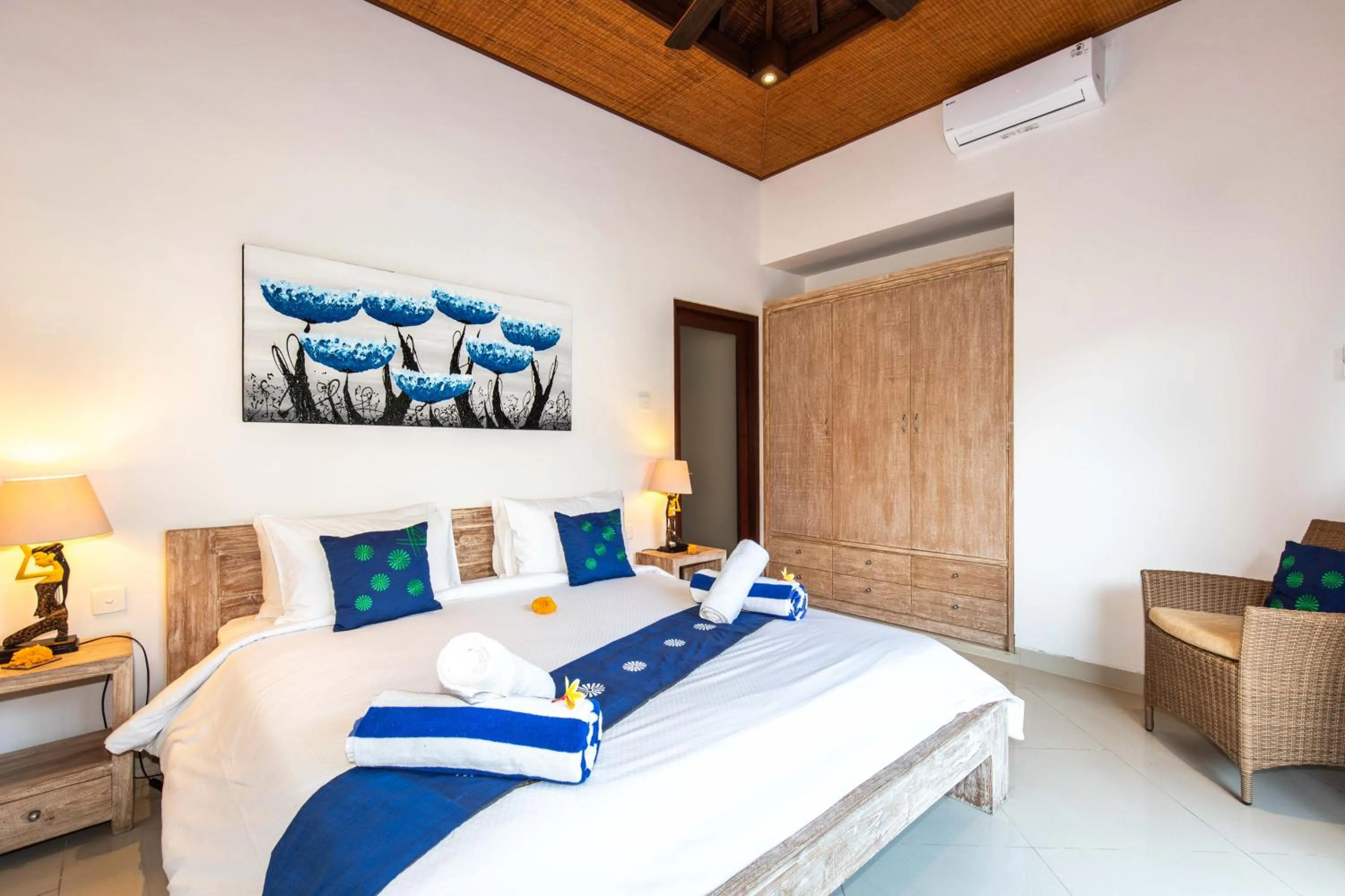 Bed in Taman Kesari Villas