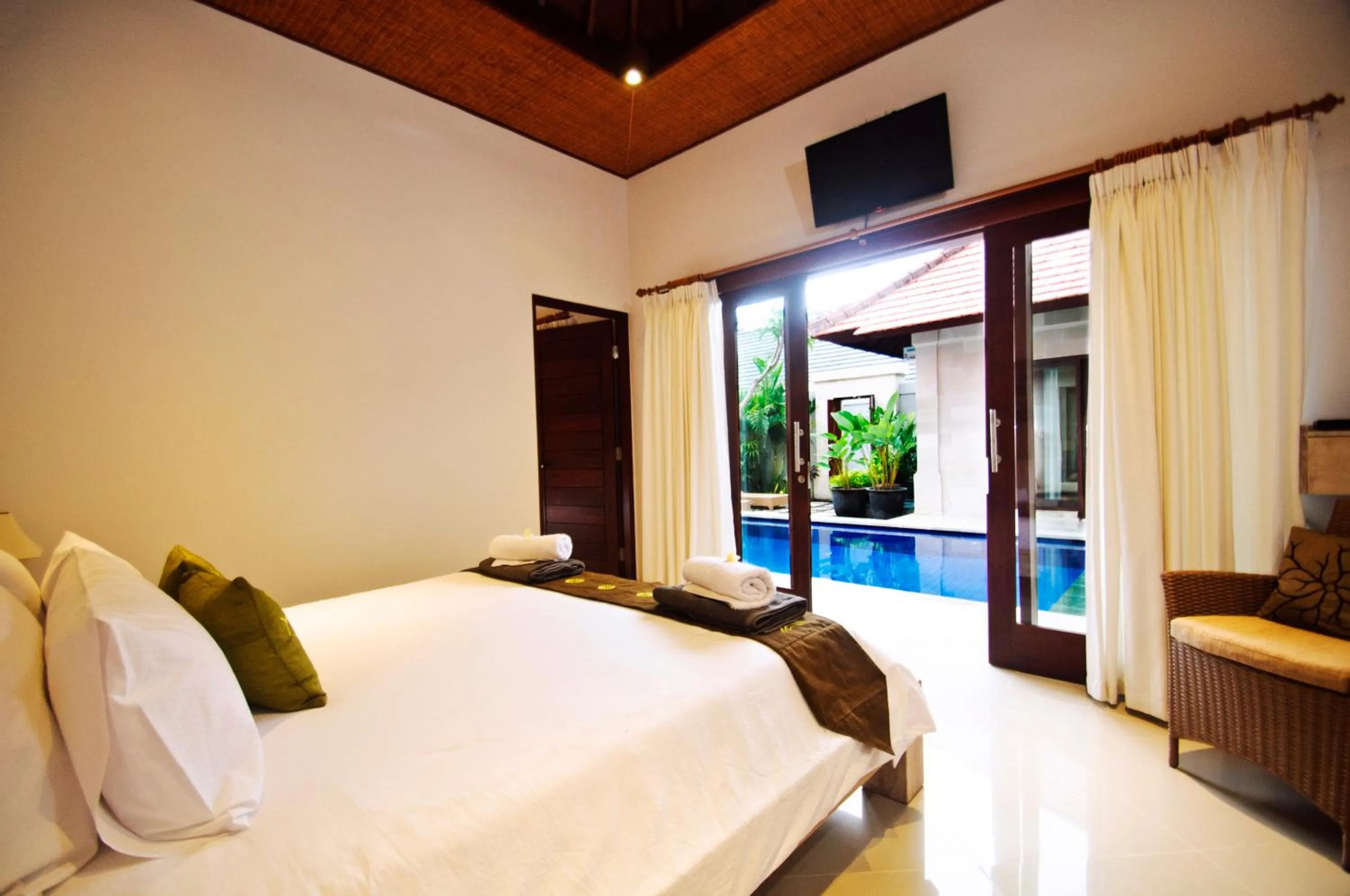 Photo of the whole room, Bed in Taman Kesari Villas