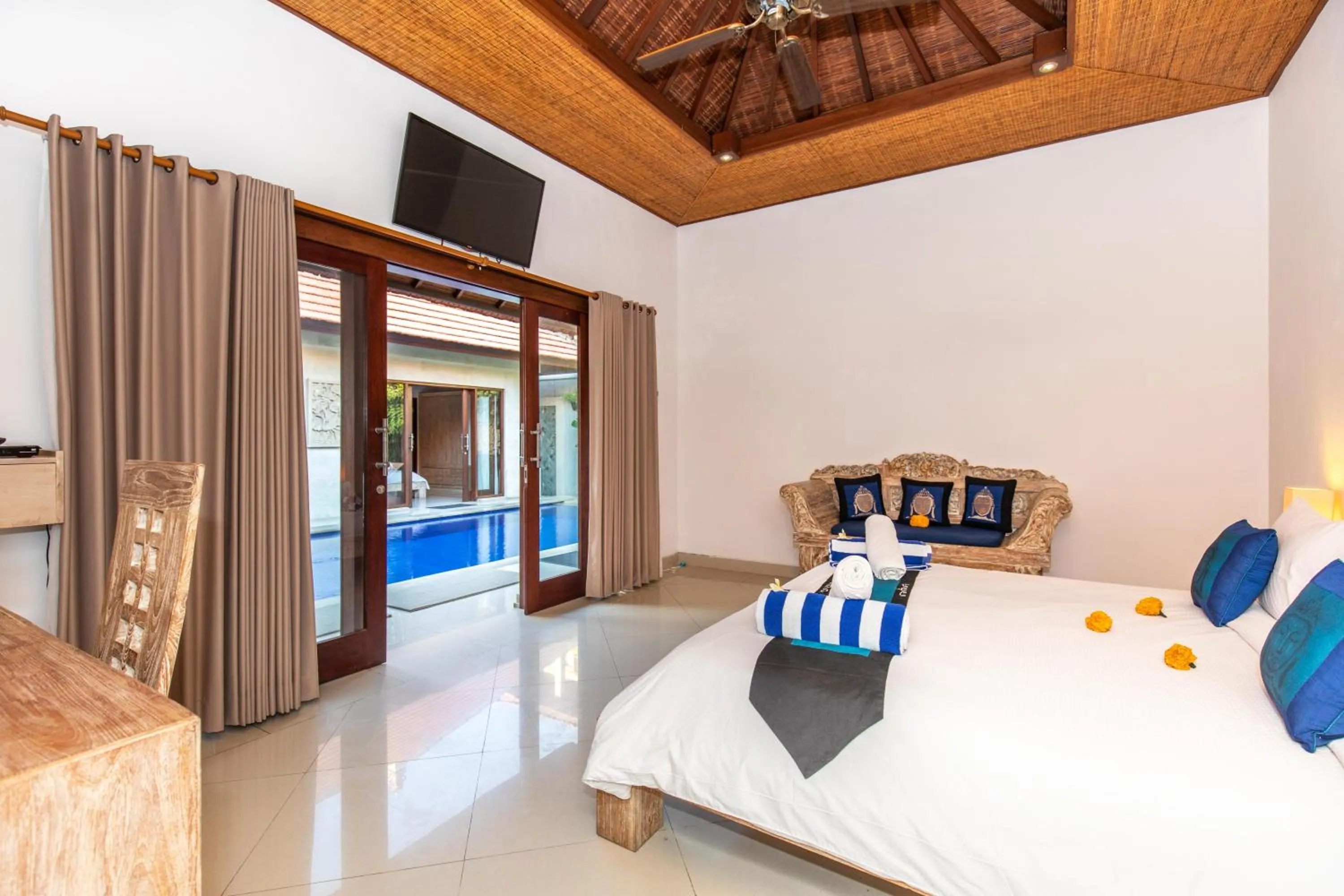 Bed in Taman Kesari Villas