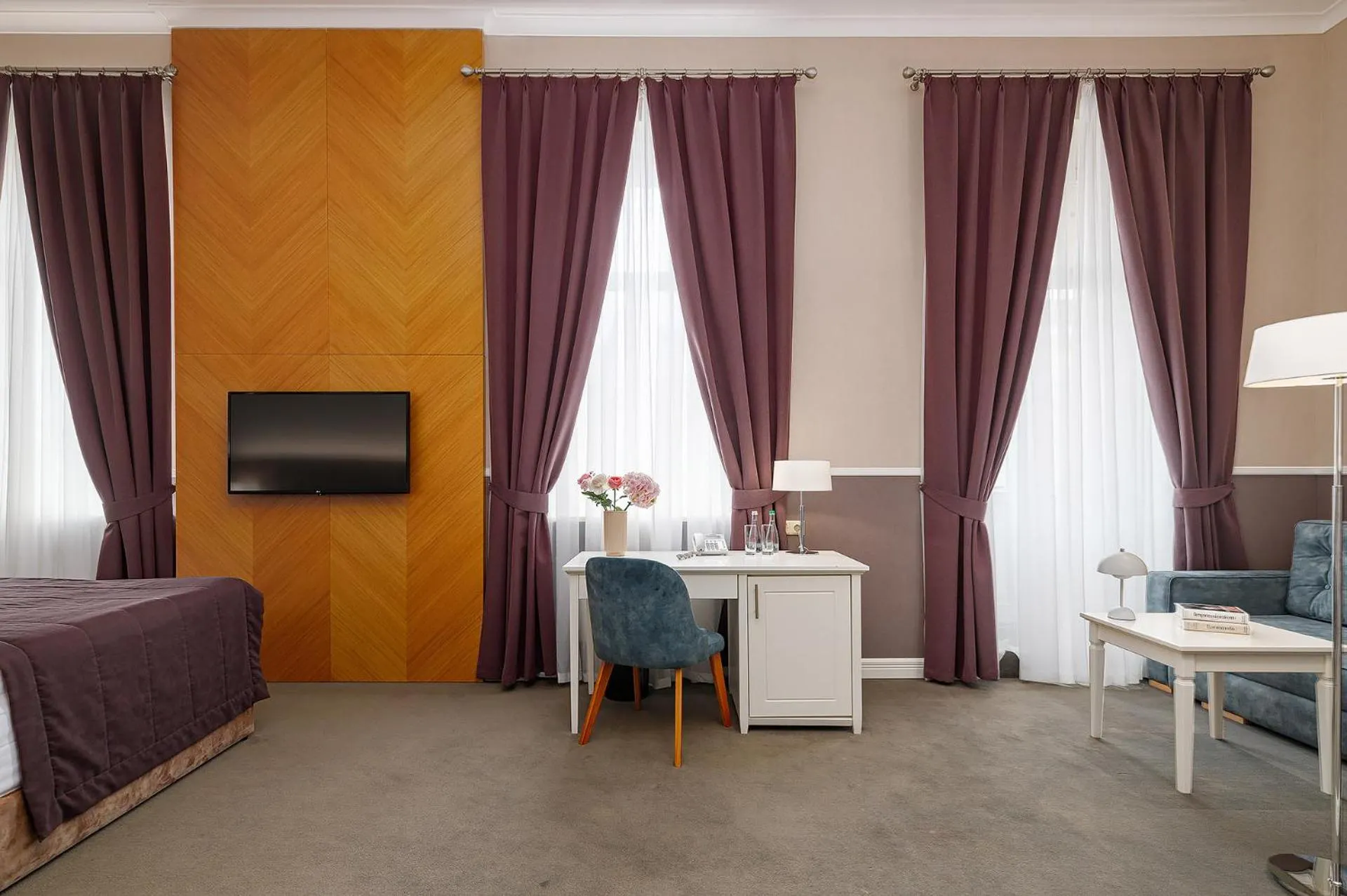 Junior Suite with Balcony in Modern Art Hotel