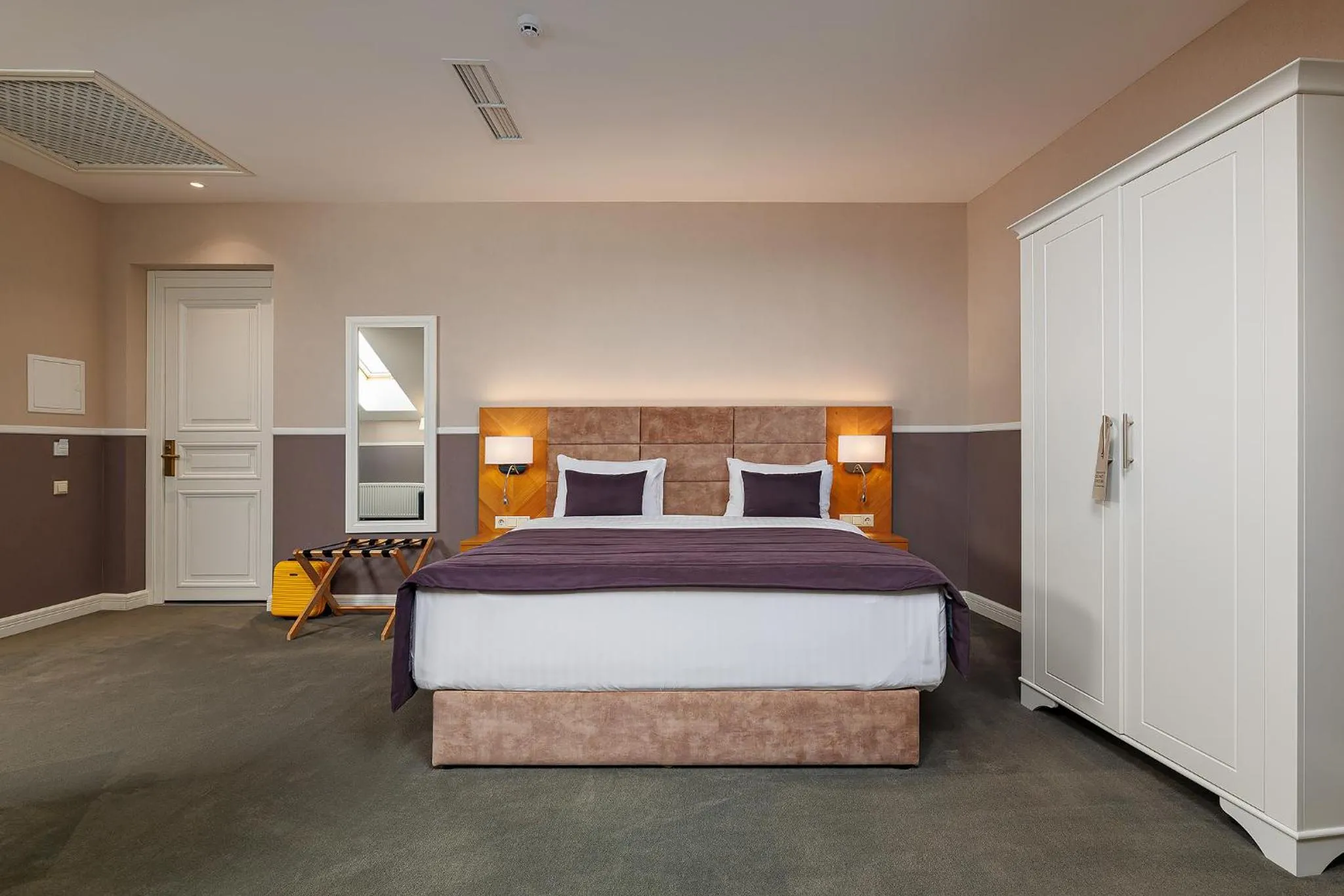 Deluxe Triple Room in Modern Art Hotel