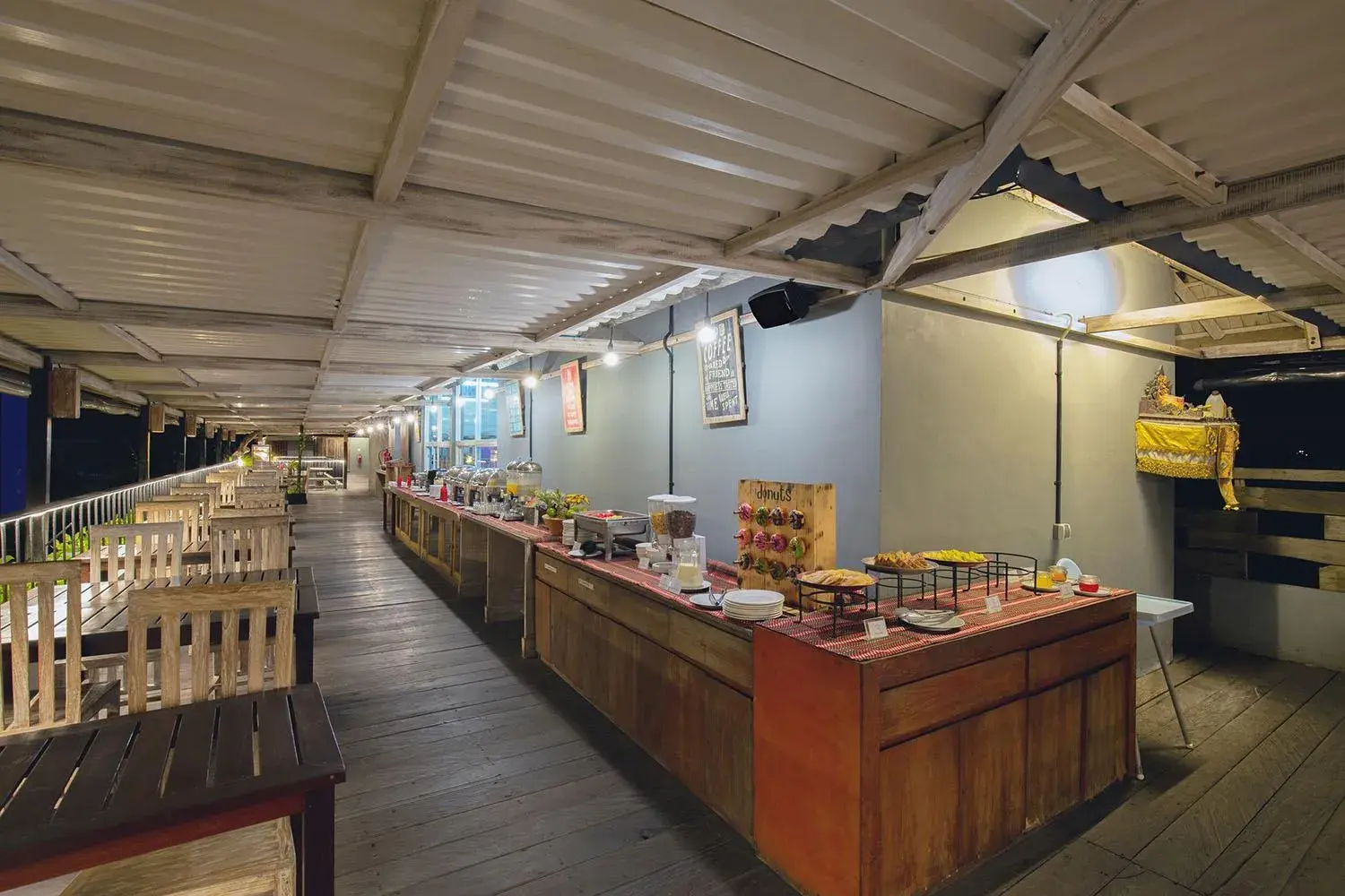 Restaurant/places to eat in FRii Bali Echo Beach Restaurant/places to eat in FRii Bali Echo Beach