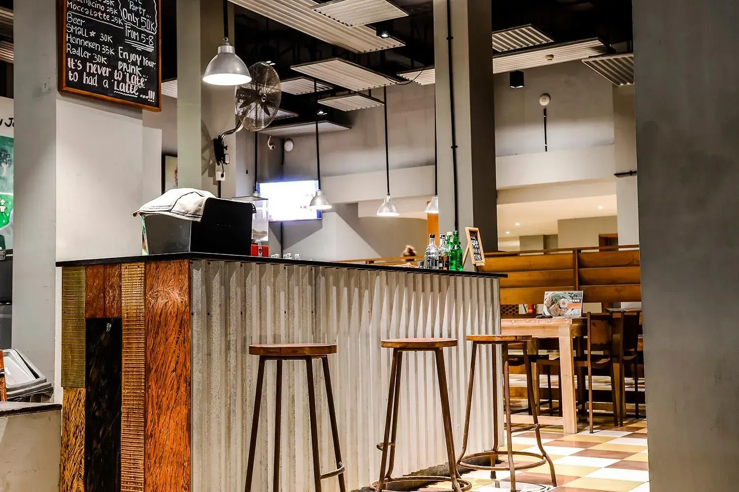 Lounge or bar in FRii Bali Echo Beach Lounge or bar in FRii Bali Echo Beach