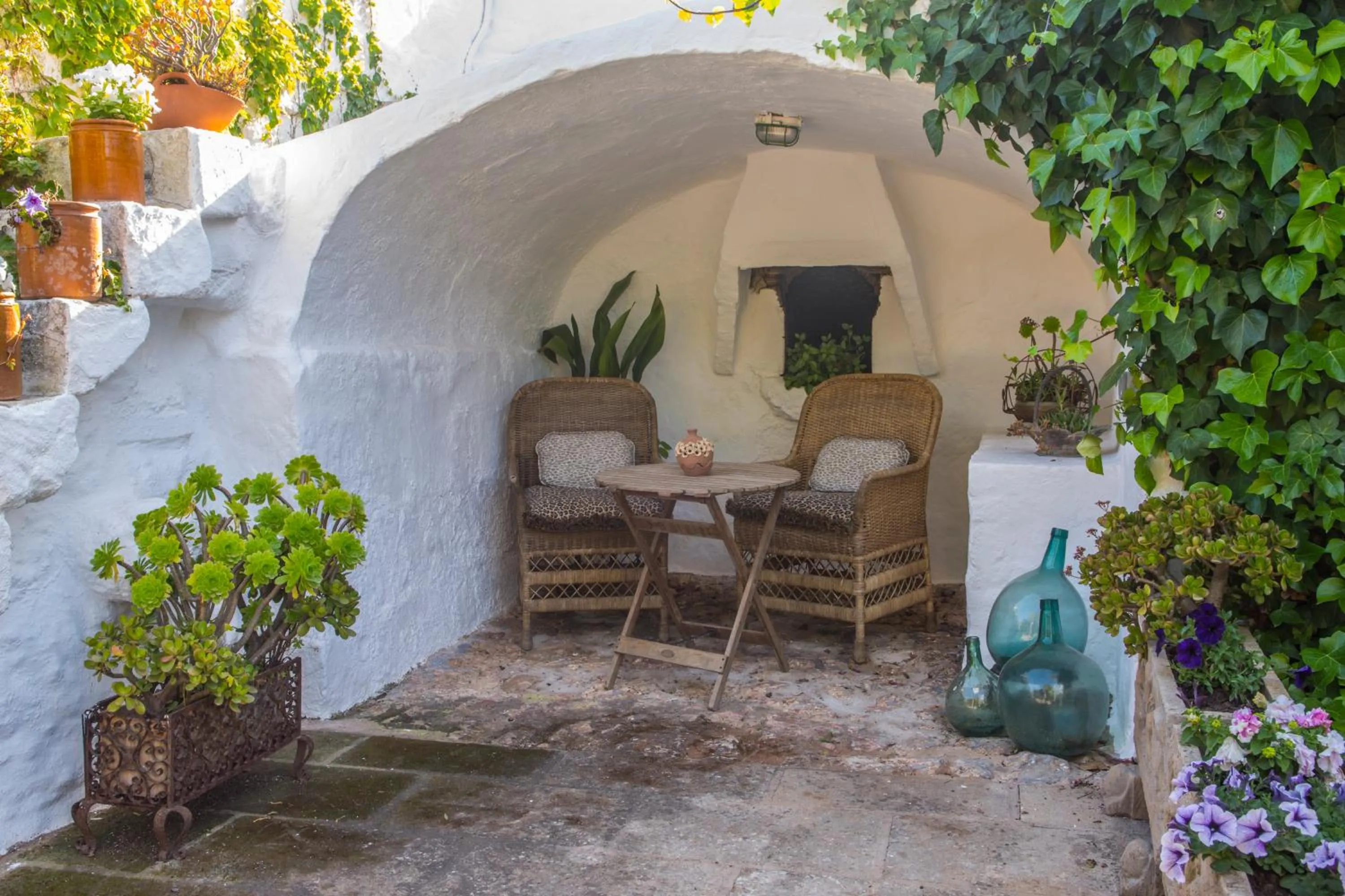 Patio in Hotel Rural Biniarroca - Adults Only