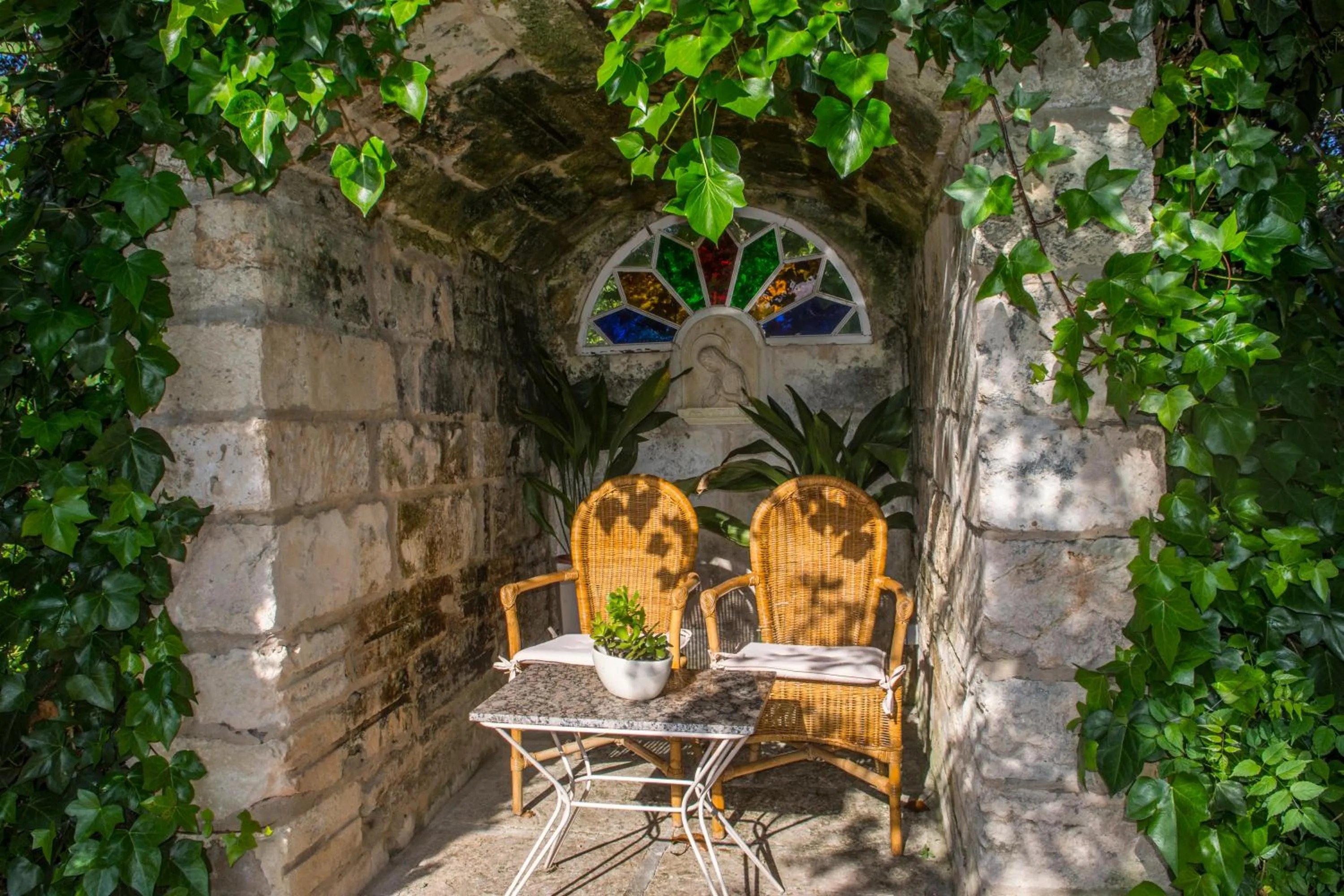 Patio in Hotel Rural Biniarroca - Adults Only