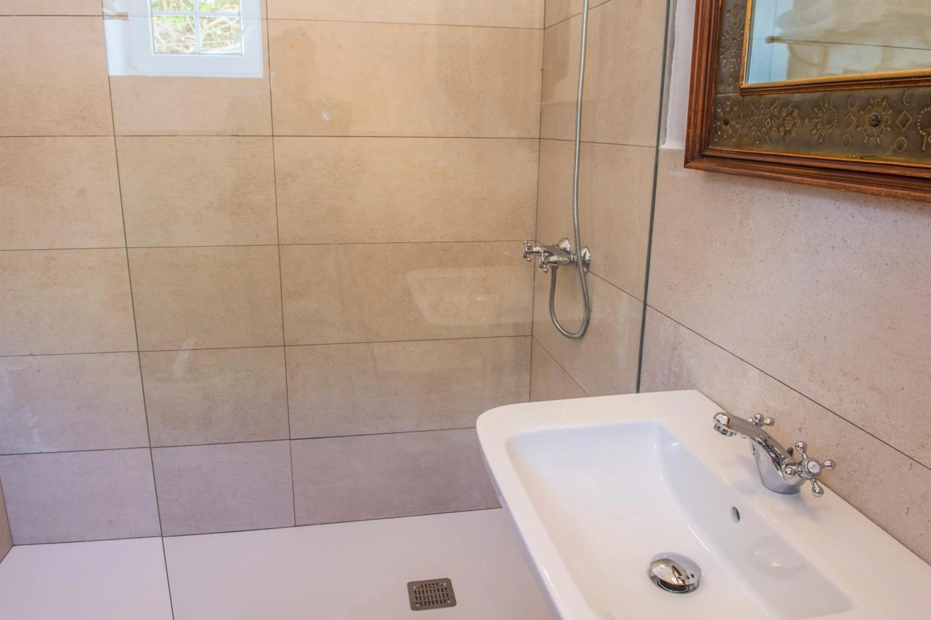 Shower in Hotel Rural Biniarroca - Adults Only