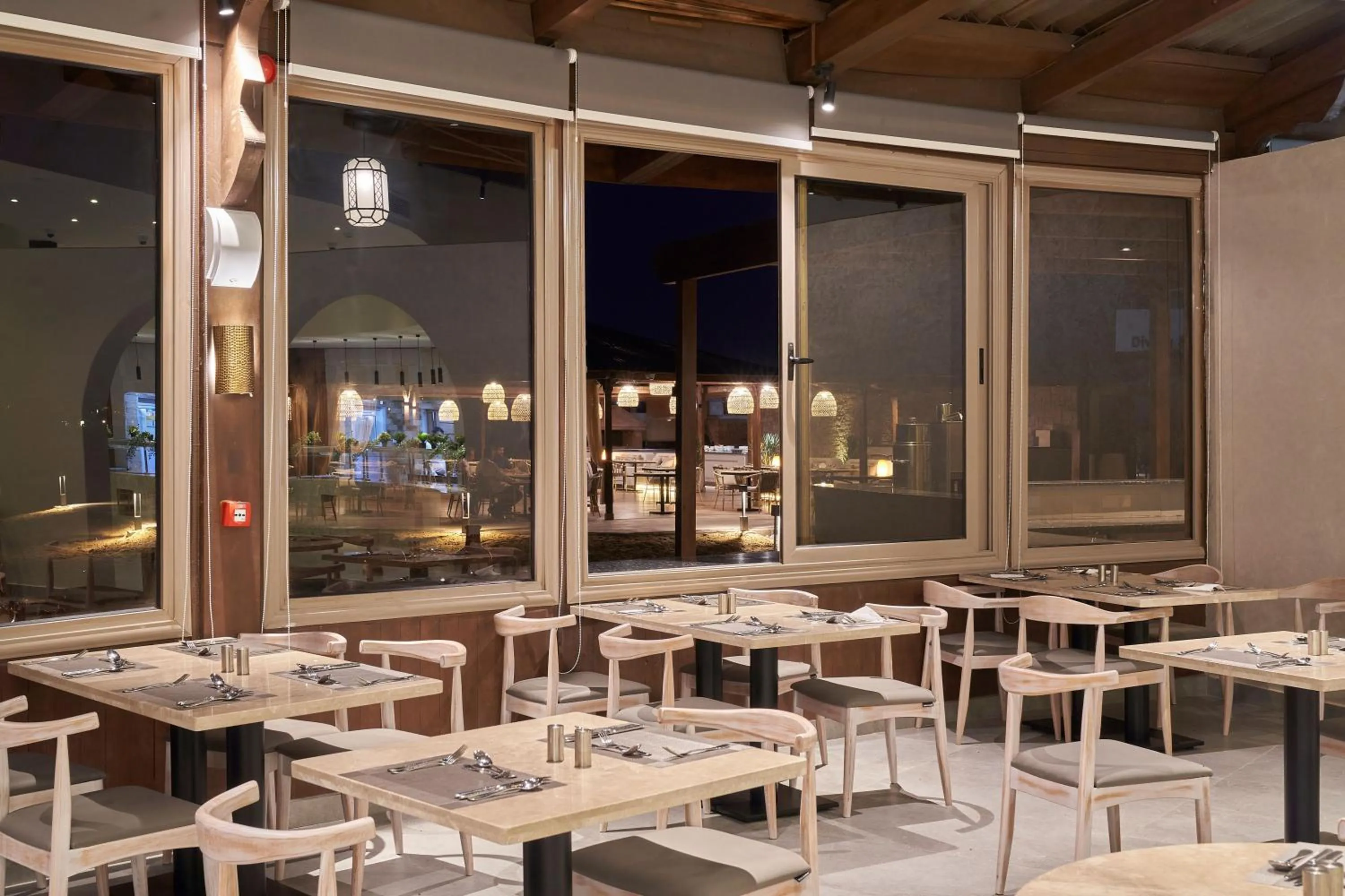 Restaurant/places to eat in True Beach Resort