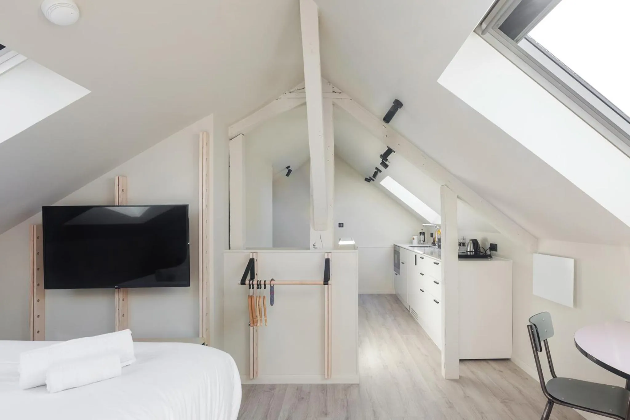 Photo of the whole room, Bed in Gogaille - Gambetta - accès autonome