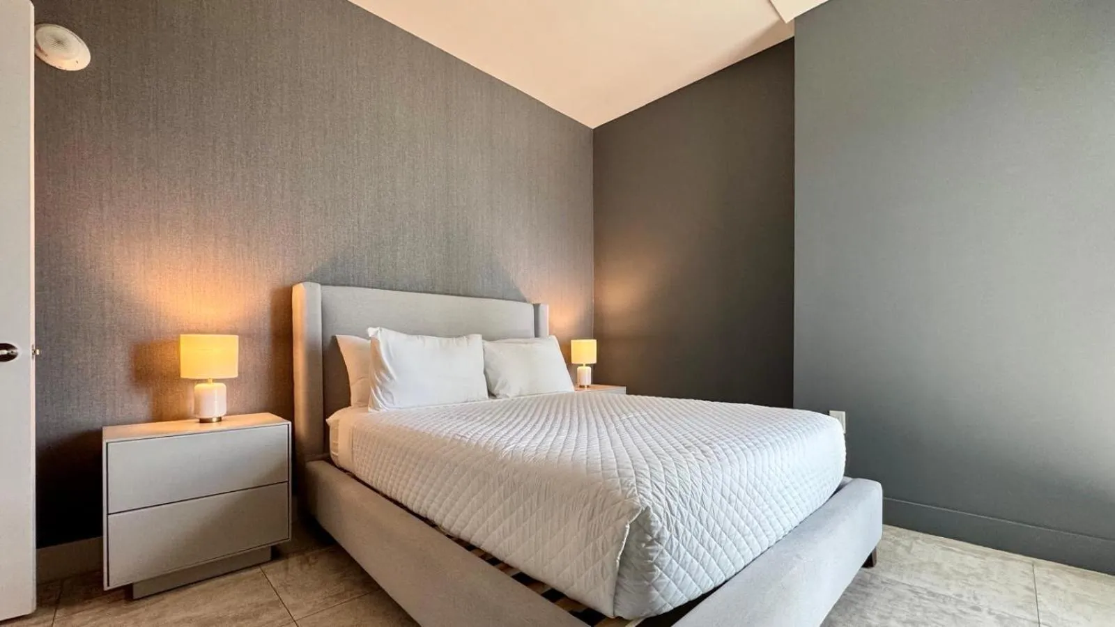 Bed in Smart Brickell Hotel