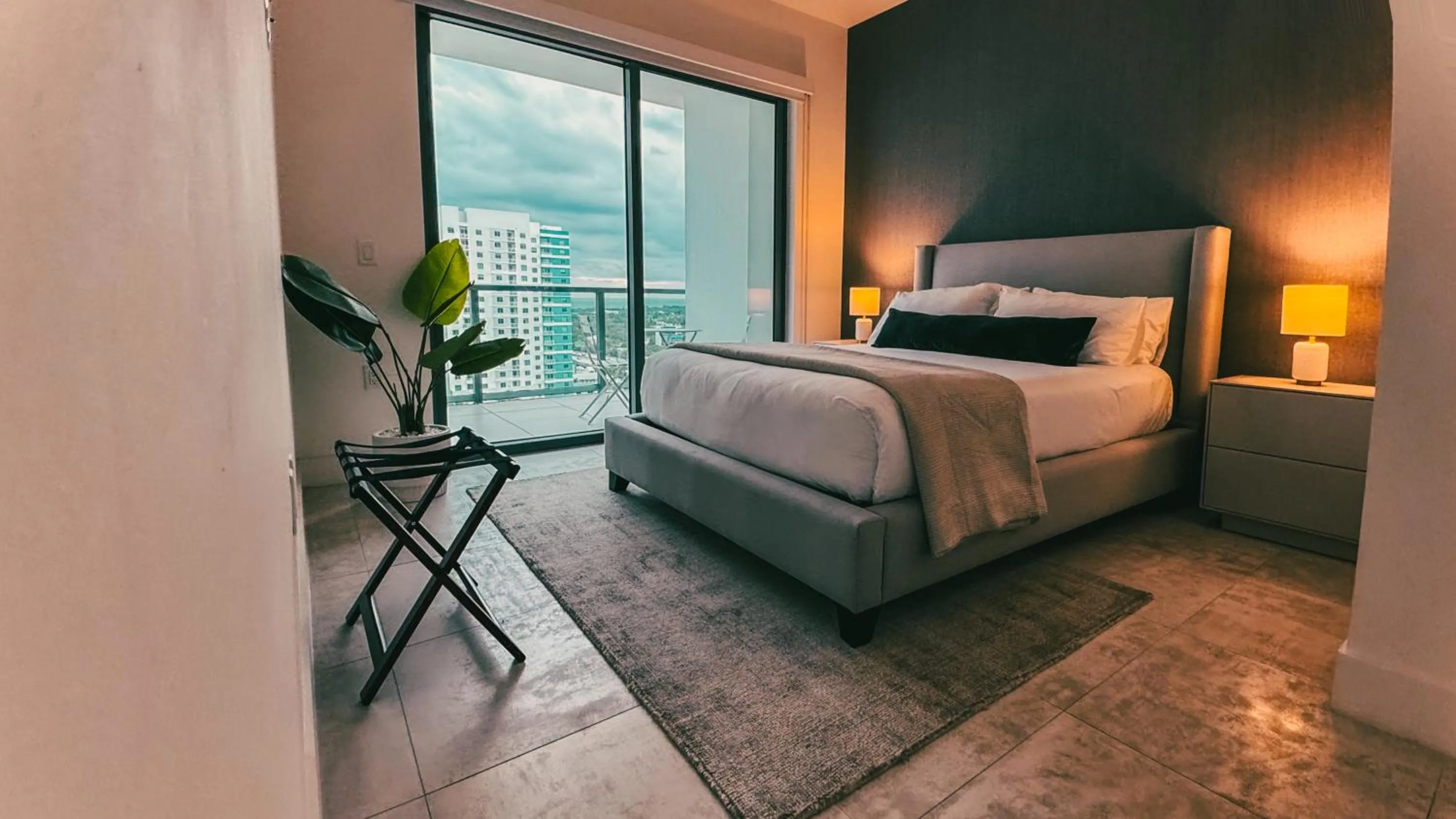 Bed in Smart Brickell Hotel