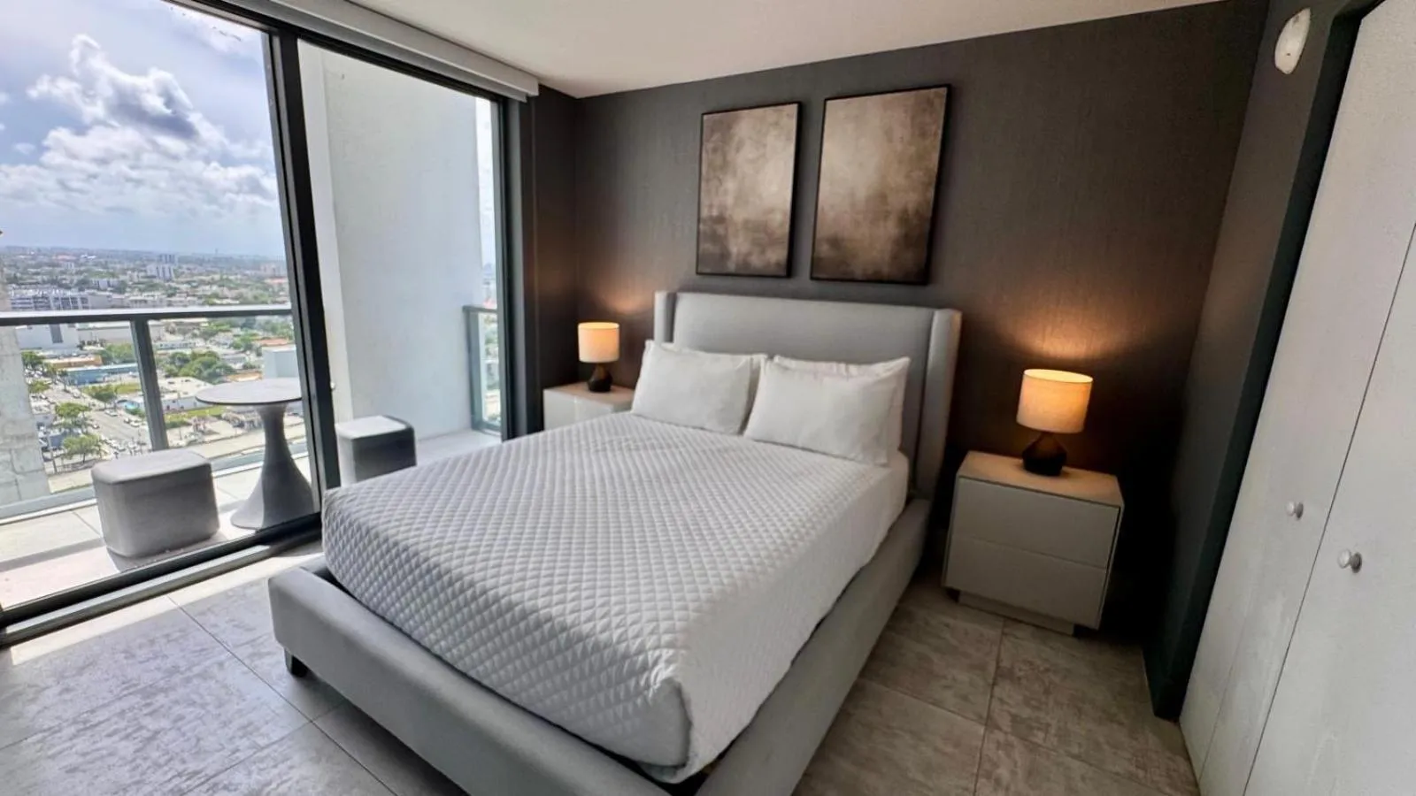 Bed in Smart Brickell Hotel