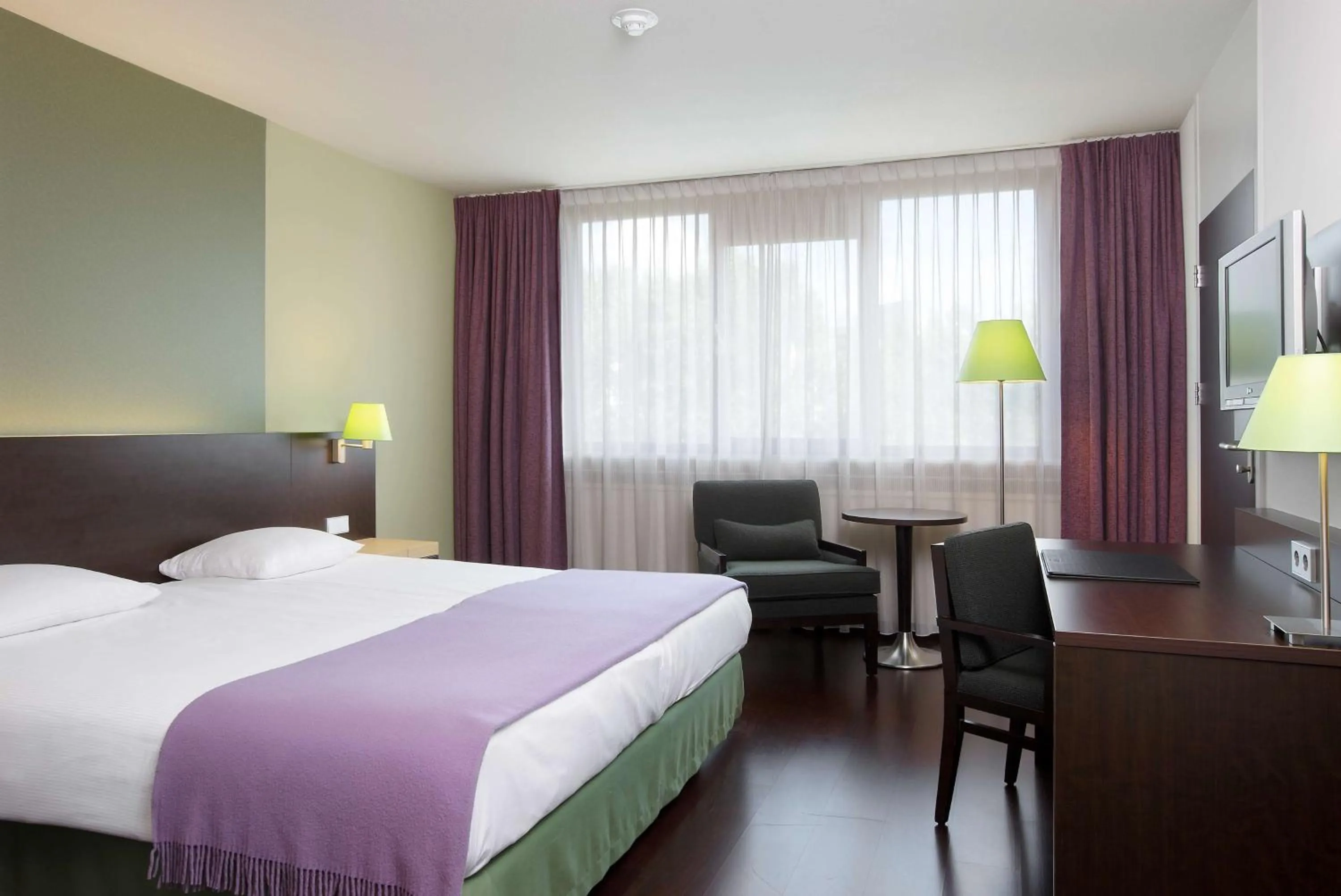 Bedroom, Bed in NH Maastricht