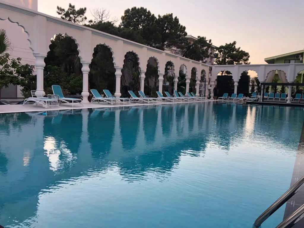 Swimming pool in Premium Sunrise