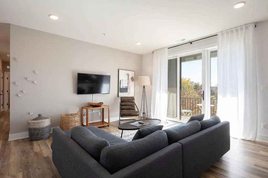 Piedmont Place Suite 402 Modern Apartment in Heart of Crozet