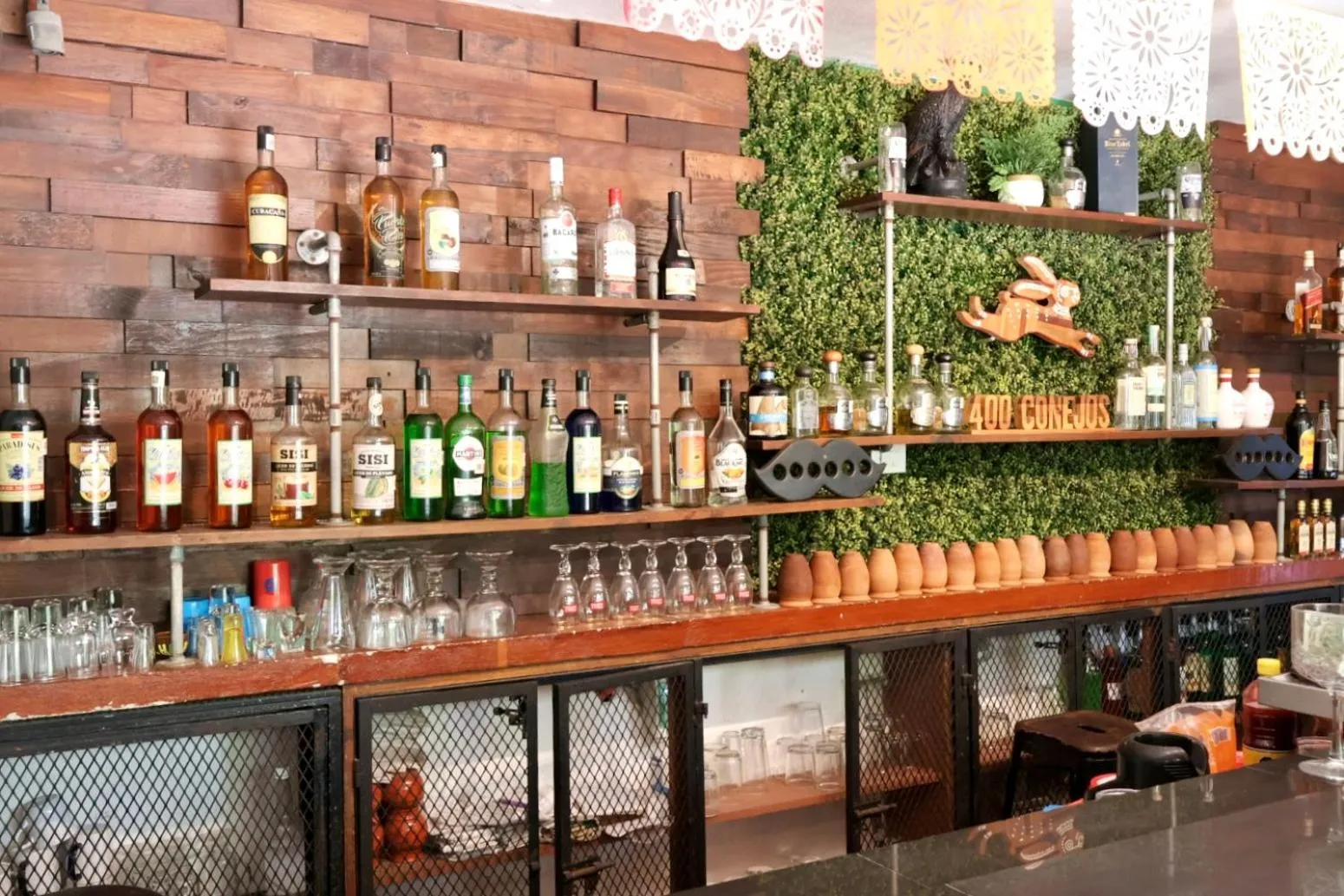 Restaurant/places to eat in Enigmatic Hotel Experience