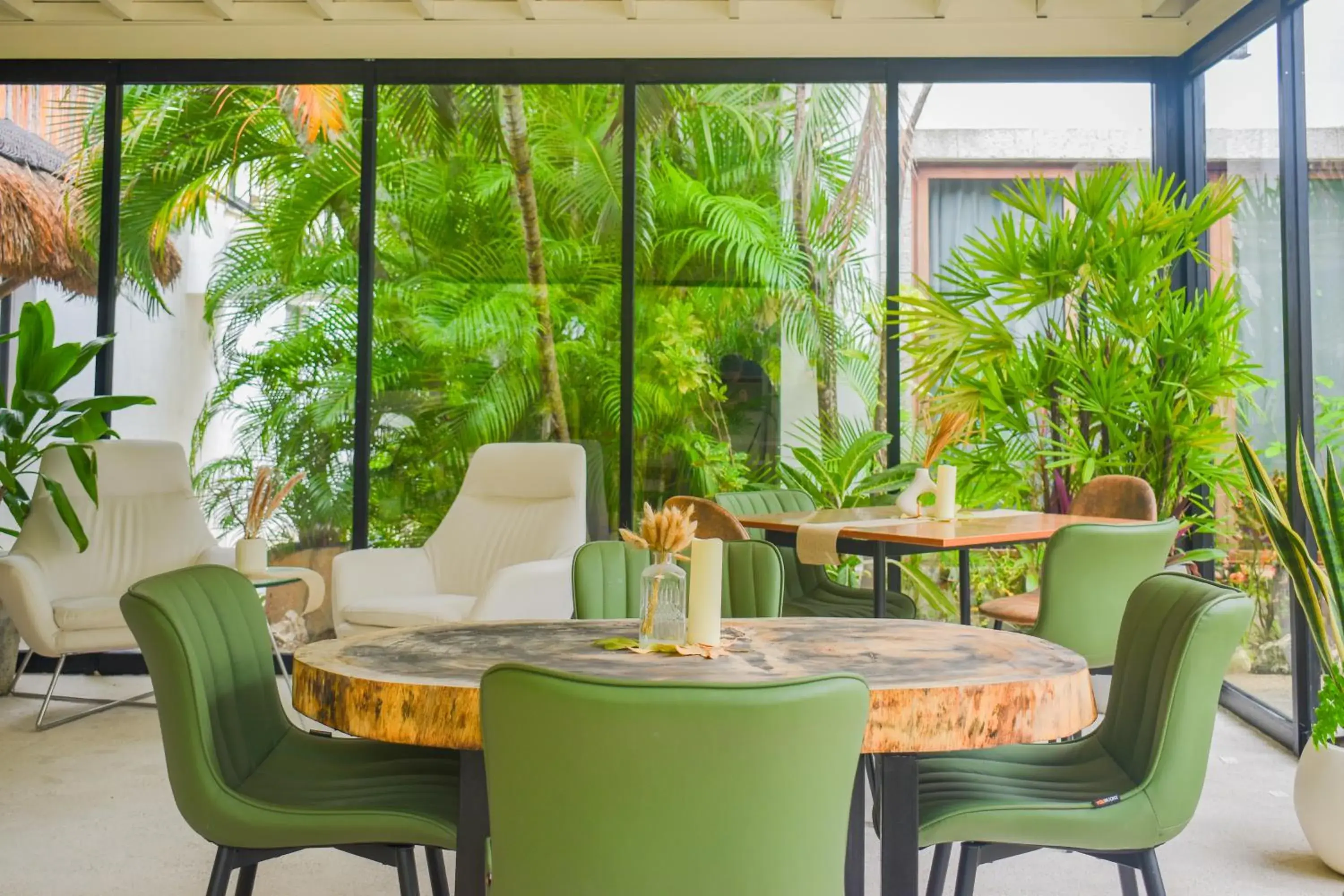 Restaurant/places to eat in Enigmatic Hotel Experience Restaurant/places to eat in Enigmatic Hotel Experience