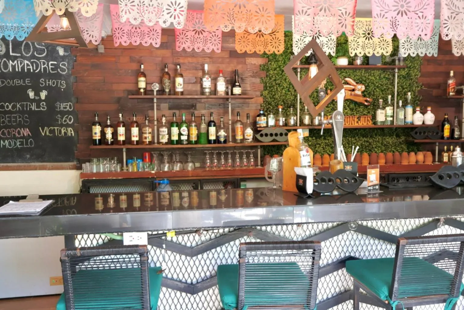 Restaurant/places to eat in Enigmatic Hotel Experience