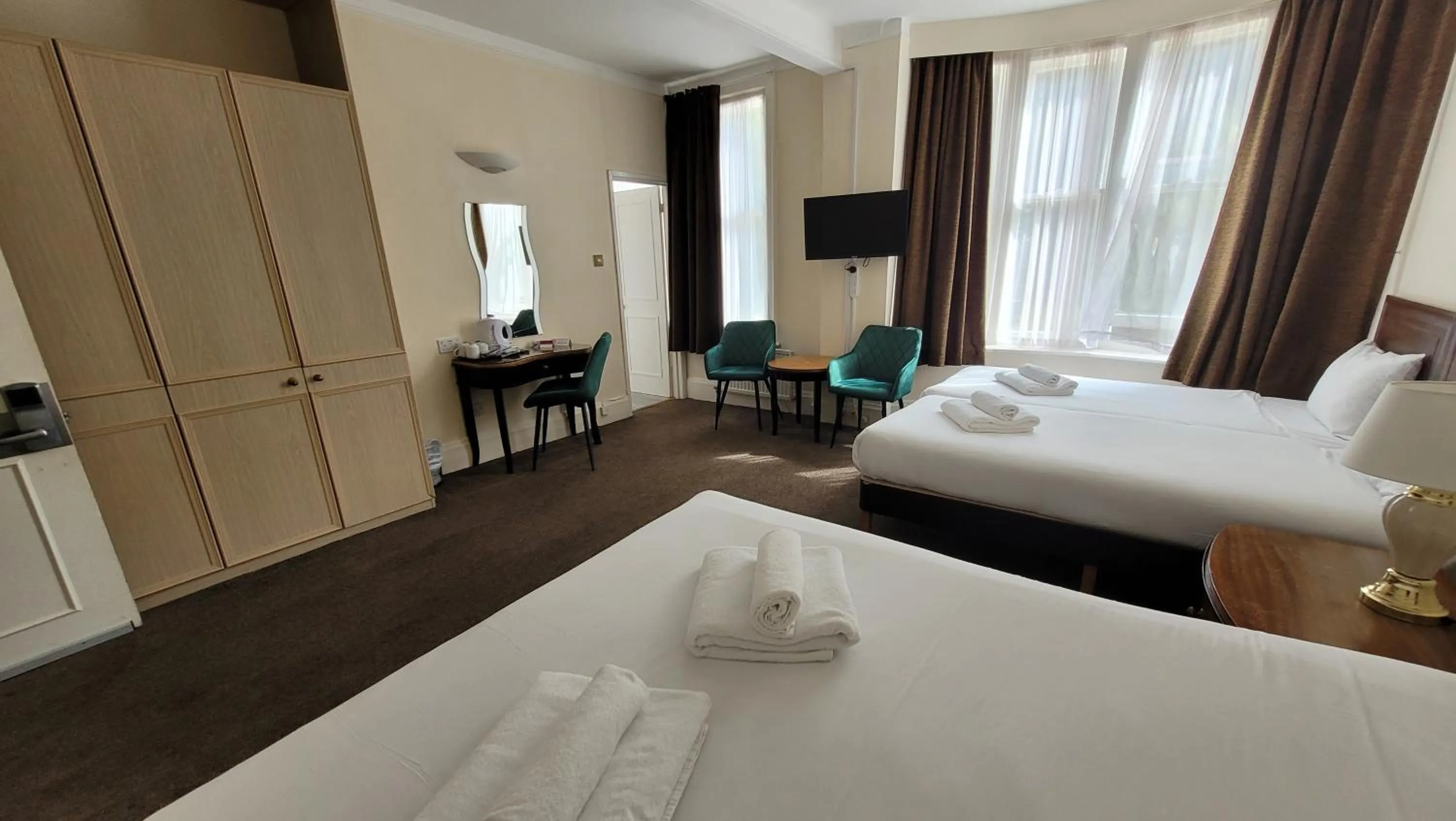 Family, Bed in Heathlands Hotel