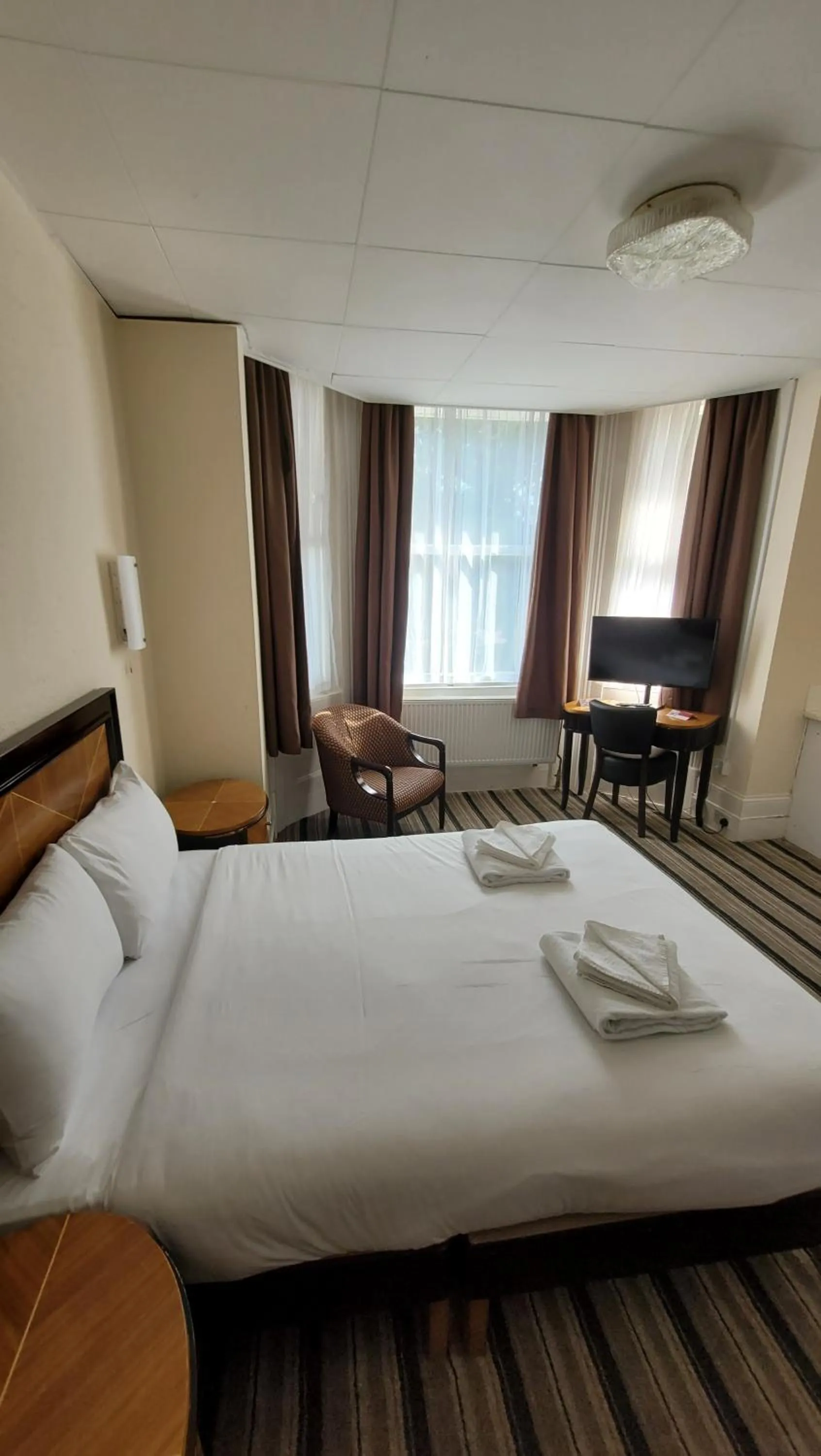 Bed in Heathlands Hotel