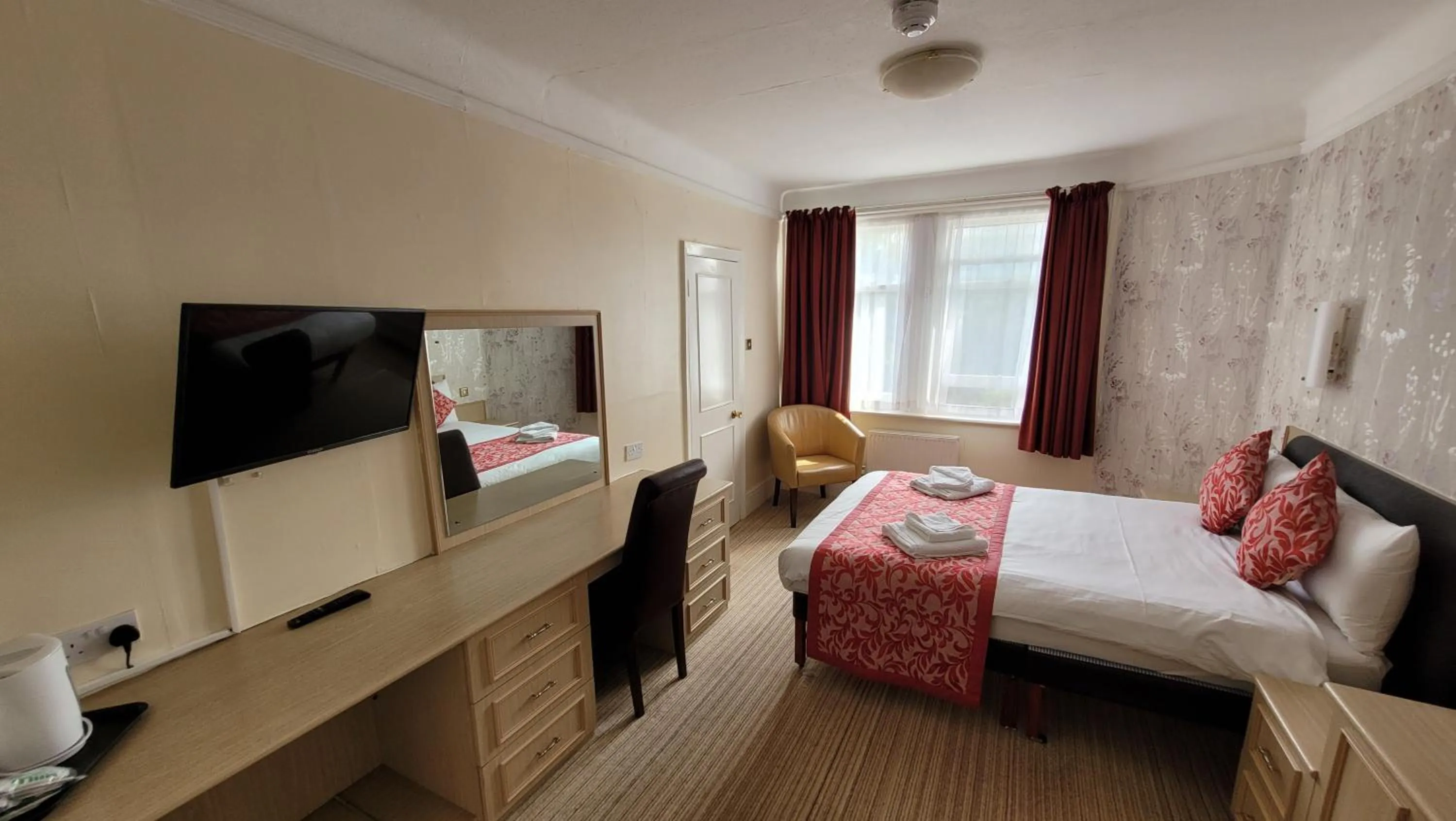 Bed in Heathlands Hotel