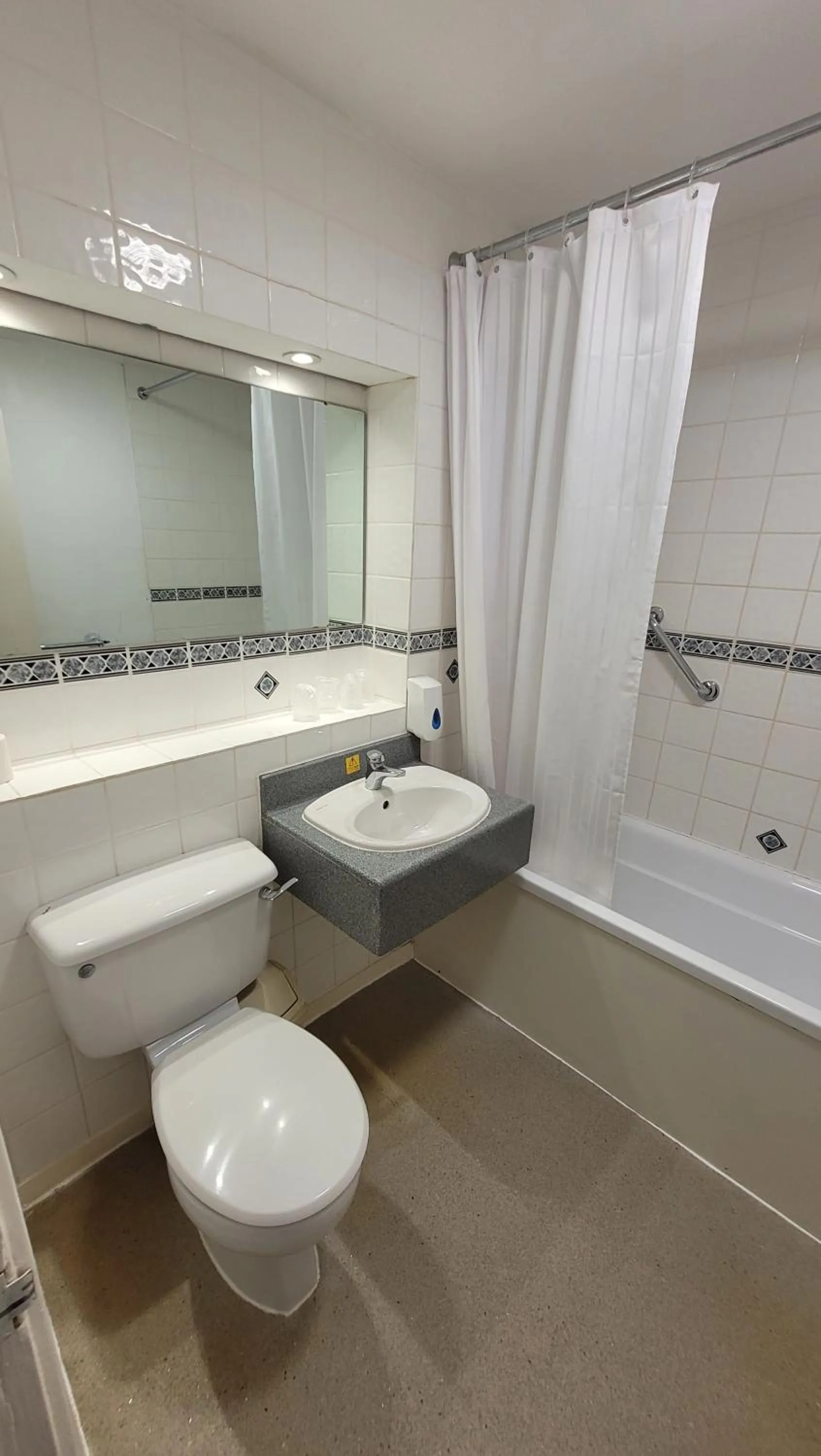 Bathroom in Heathlands Hotel